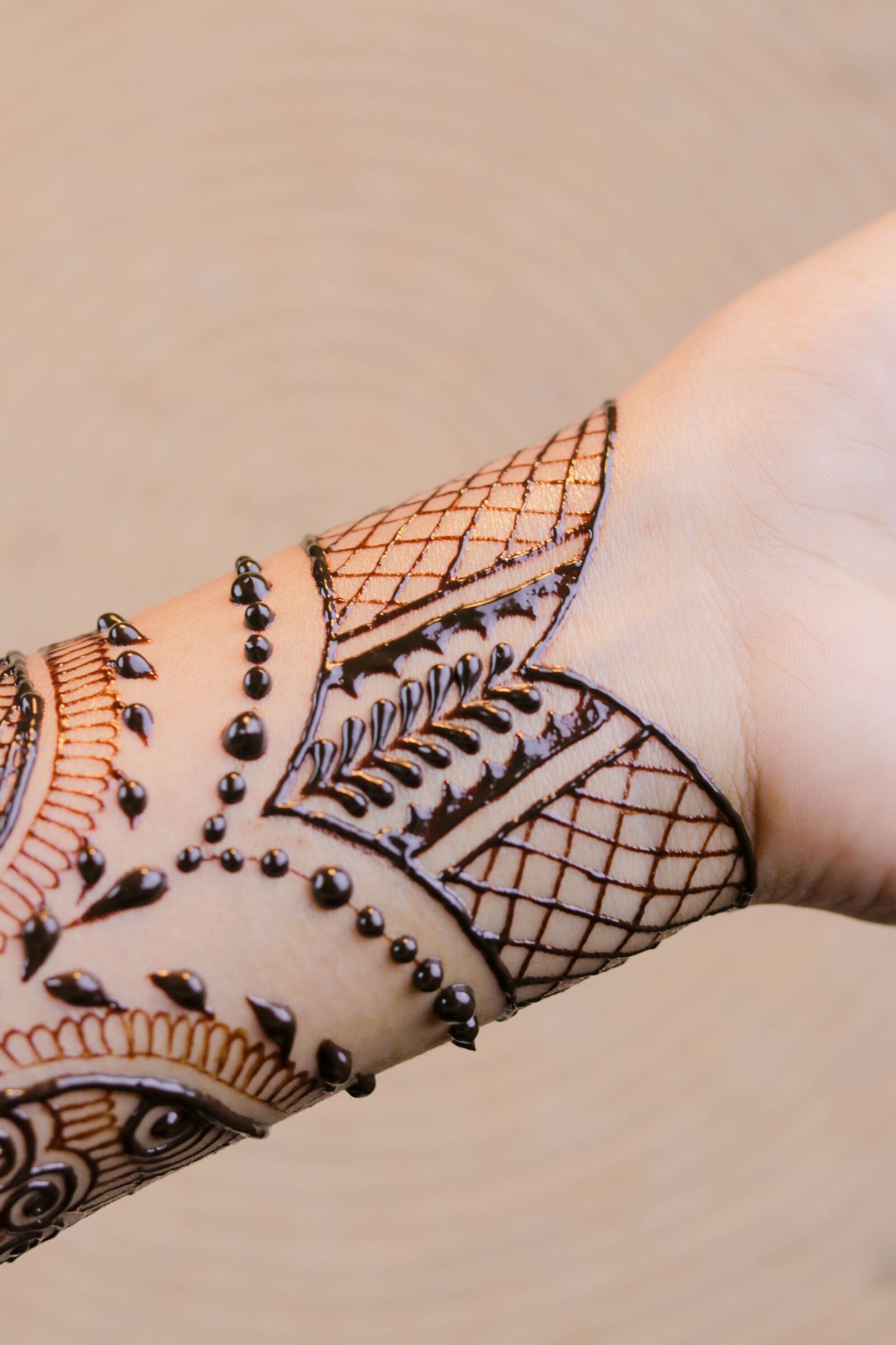 Canon EOS 80D + Canon EF 50mm F1.8 STM sample photo. Henna, hands, mehendi photography