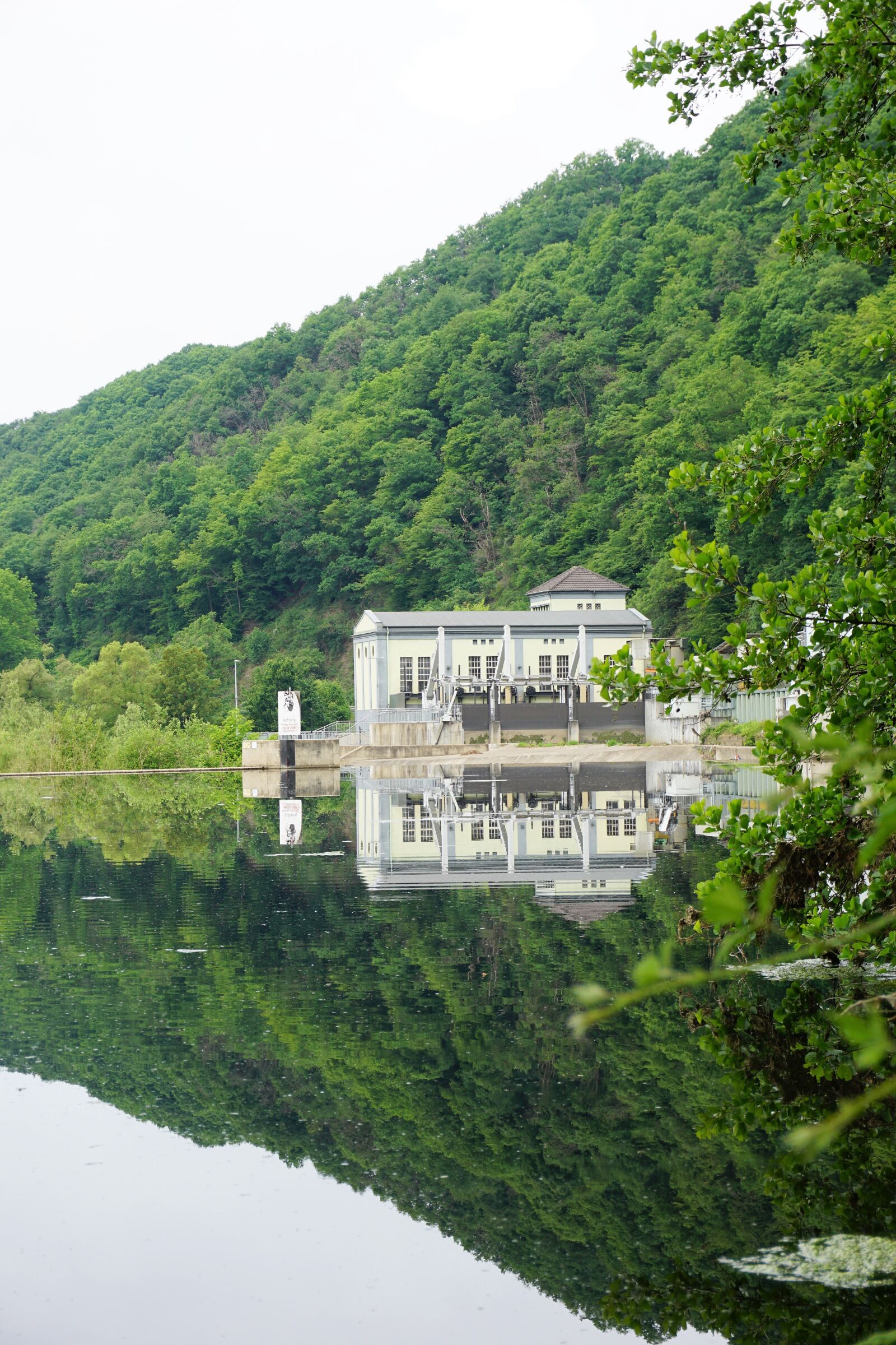 Sony a6000 sample photo. Victory, river, mirroring photography
