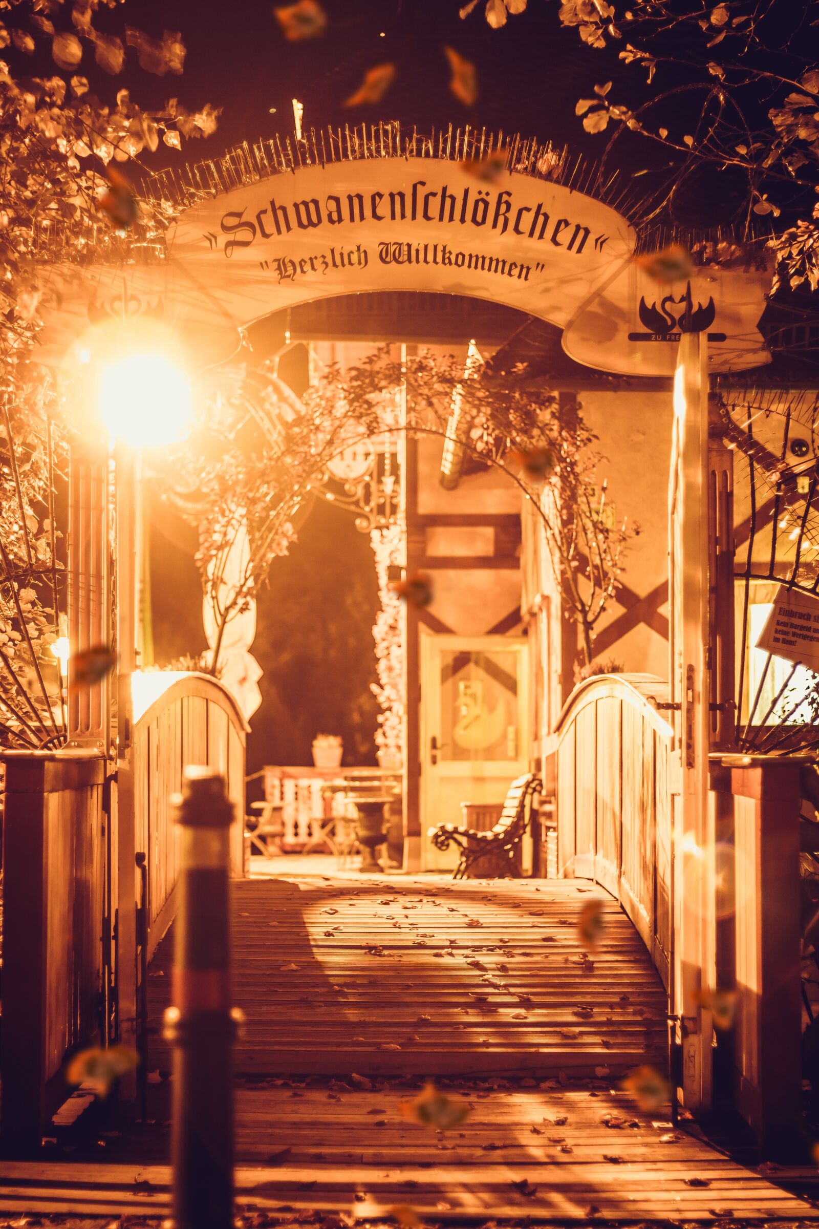 Canon EF 50mm F1.8 STM sample photo. Restaurant, night photograph, historically photography