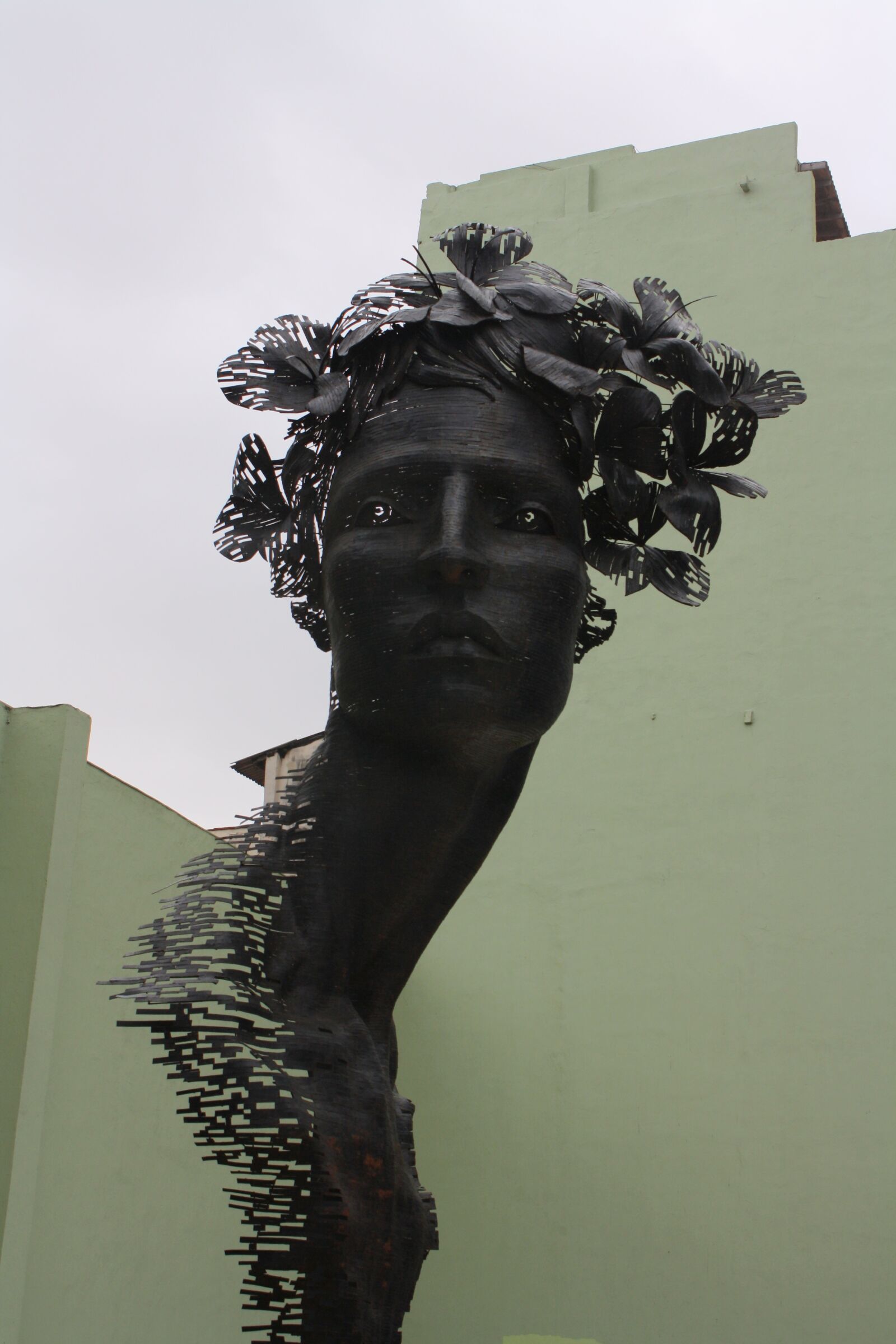 Canon EOS 1000D (EOS Digital Rebel XS / EOS Kiss F) sample photo. Woman, metal, statue photography