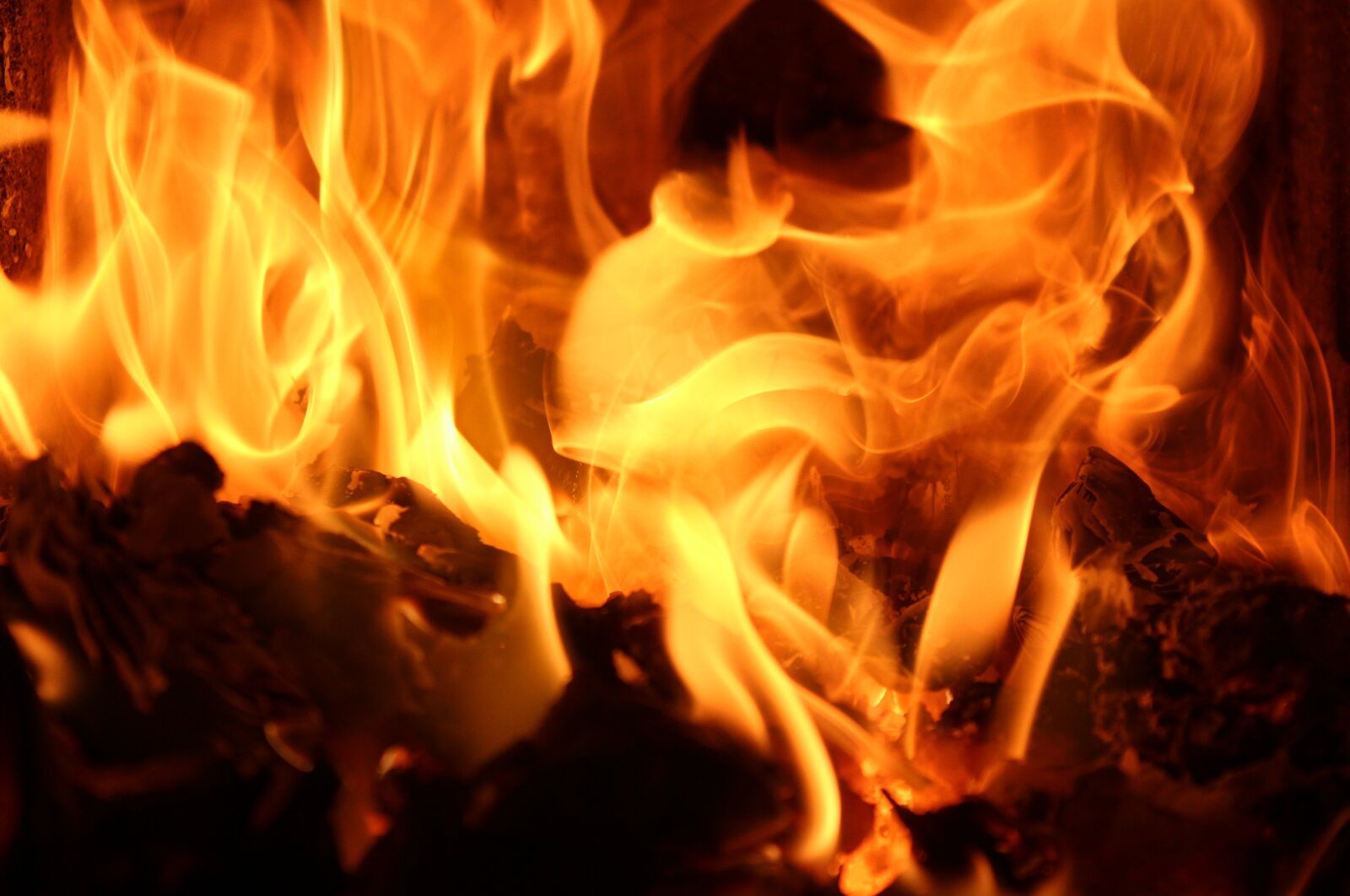 Canon EOS 1200D (EOS Rebel T5 / EOS Kiss X70 / EOS Hi) sample photo. Flames, heat, hot photography
