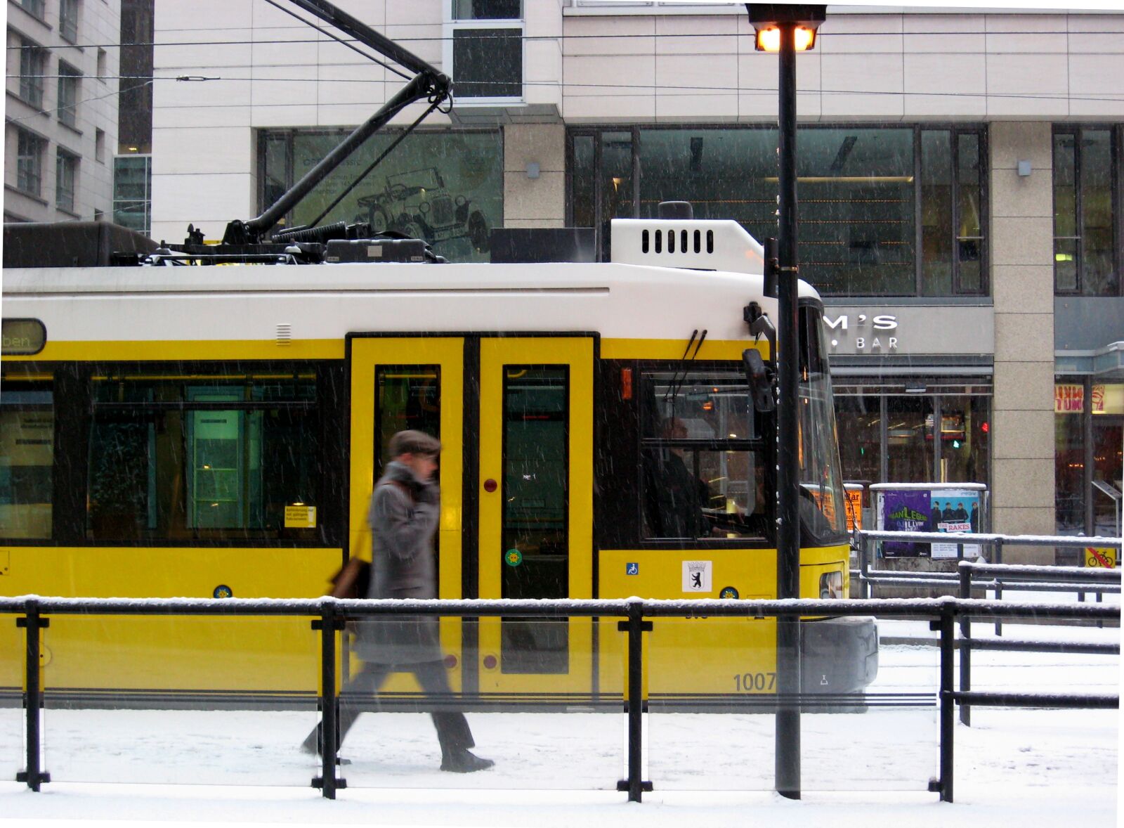 Canon POWERSHOT A570 IS sample photo. Tram, berlin, snow photography
