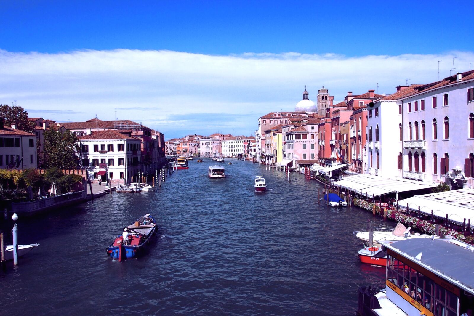 Olympus PEN E-PM1 sample photo. Urban, water, sky, boats photography