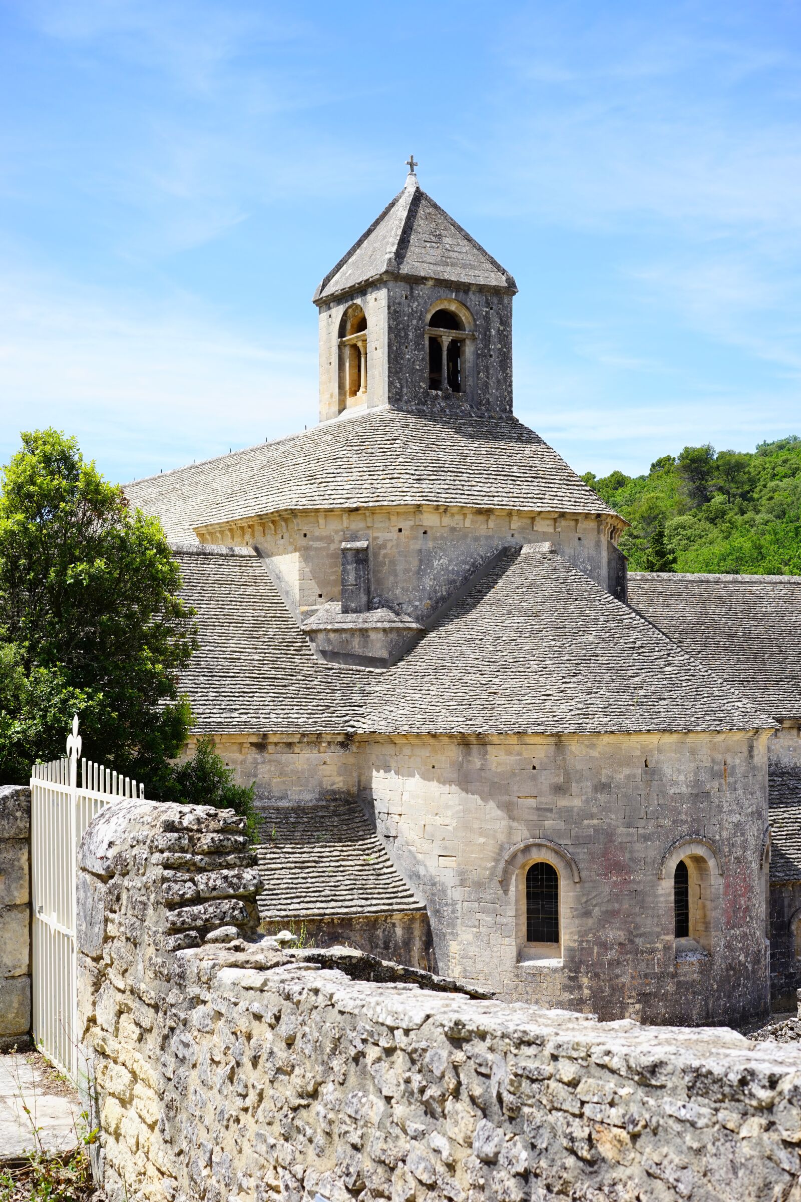Sony a7 + Sony Sonnar T* FE 55mm F1.8 ZA sample photo. Abbey church, church, abbaye photography