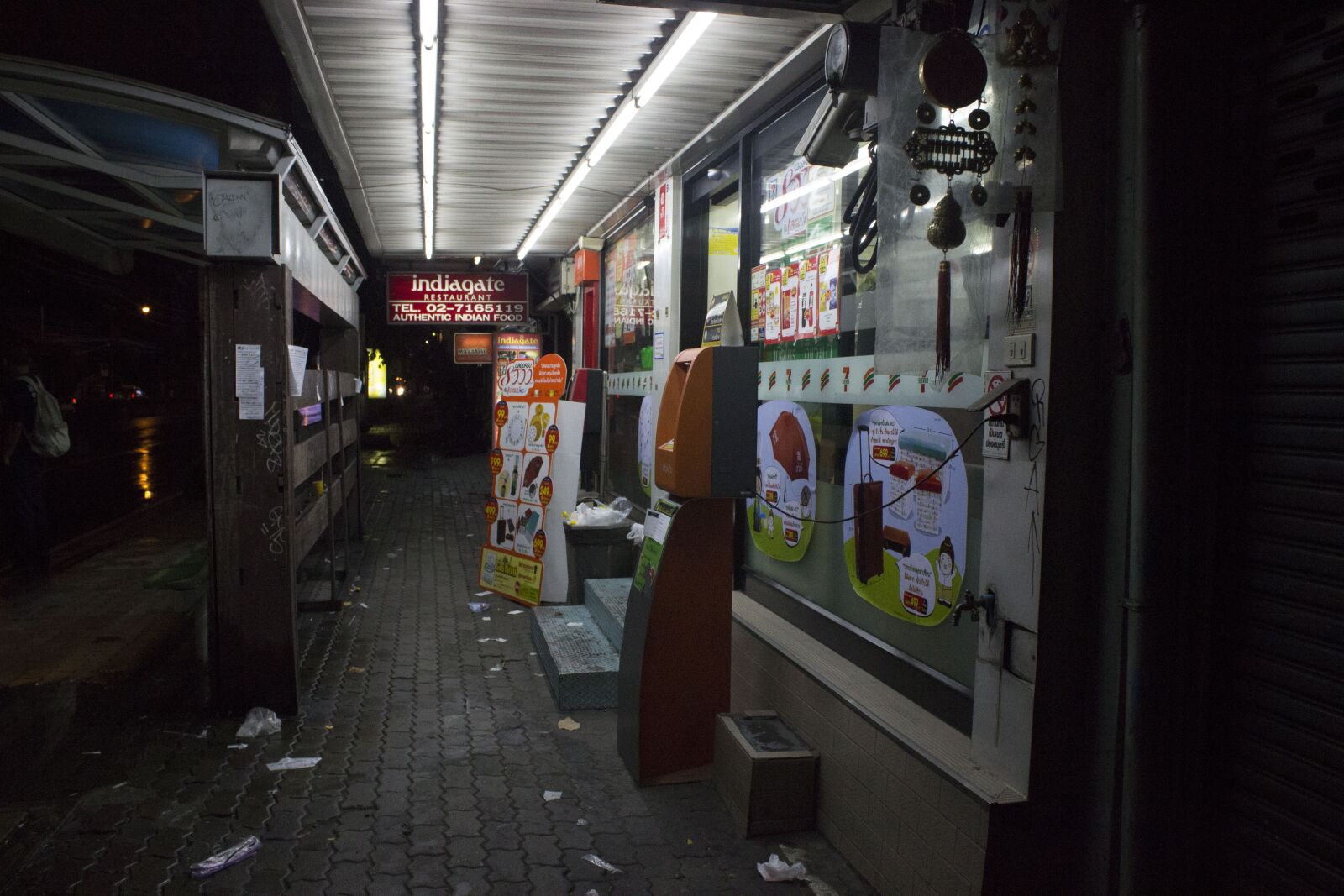 Canon EOS 600D (Rebel EOS T3i / EOS Kiss X5) sample photo. Thailand, night, supermarket photography