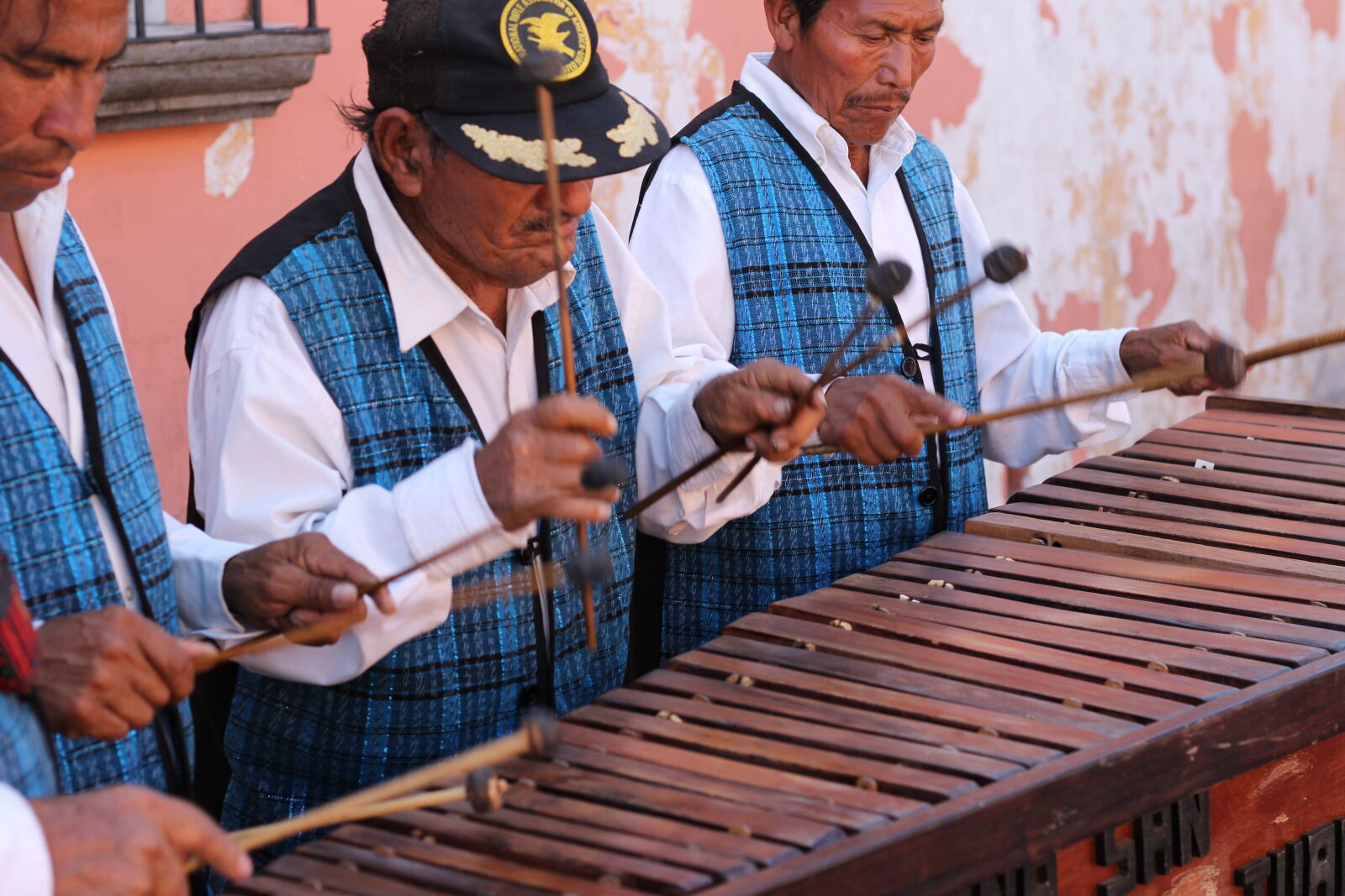 Canon EOS 1200D (EOS Rebel T5 / EOS Kiss X70 / EOS Hi) sample photo. Antigua, guatemala, marimba photography