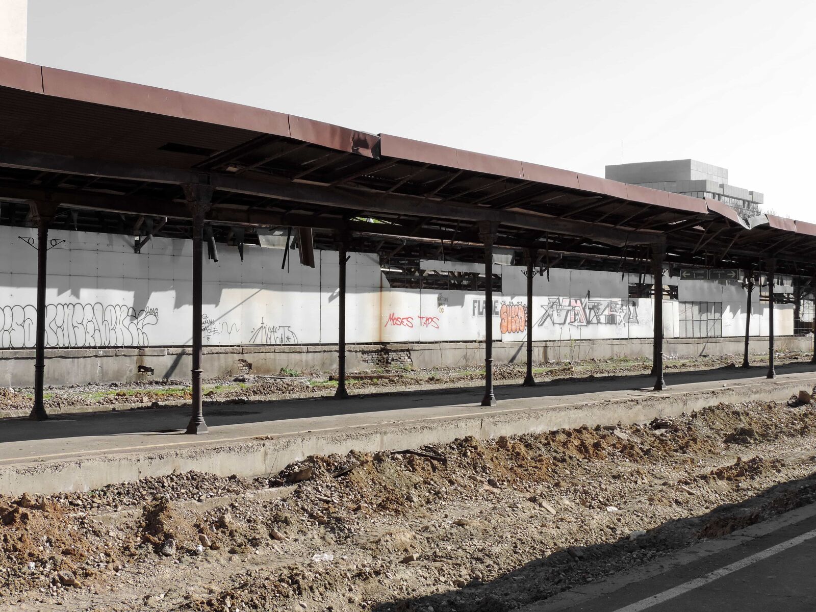 Nikon Coolpix P520 sample photo. Abandoned, old, railway station photography