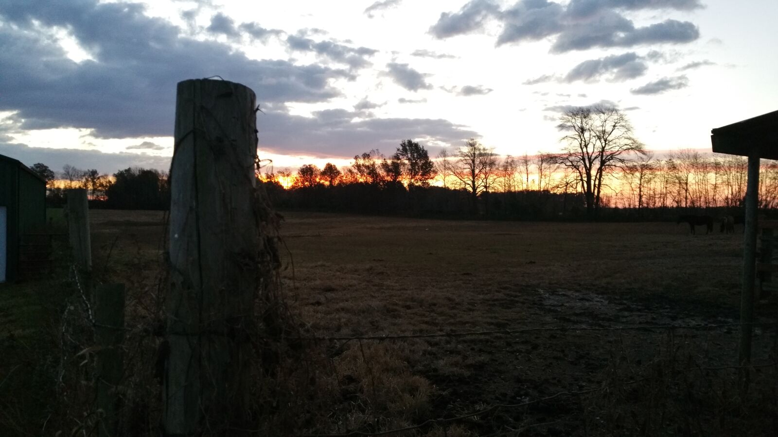 Samsung Galaxy Note4 sample photo. Farm, fence, sky photography
