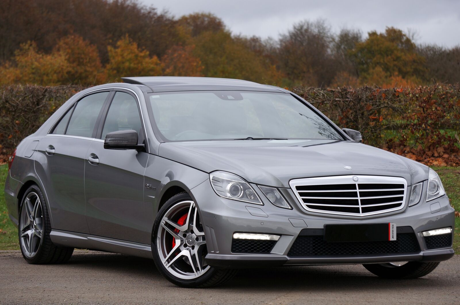 Sony Alpha NEX-5N + Sony E 55-210mm F4.5-6.3 OSS sample photo. Car, mercedes, transport photography