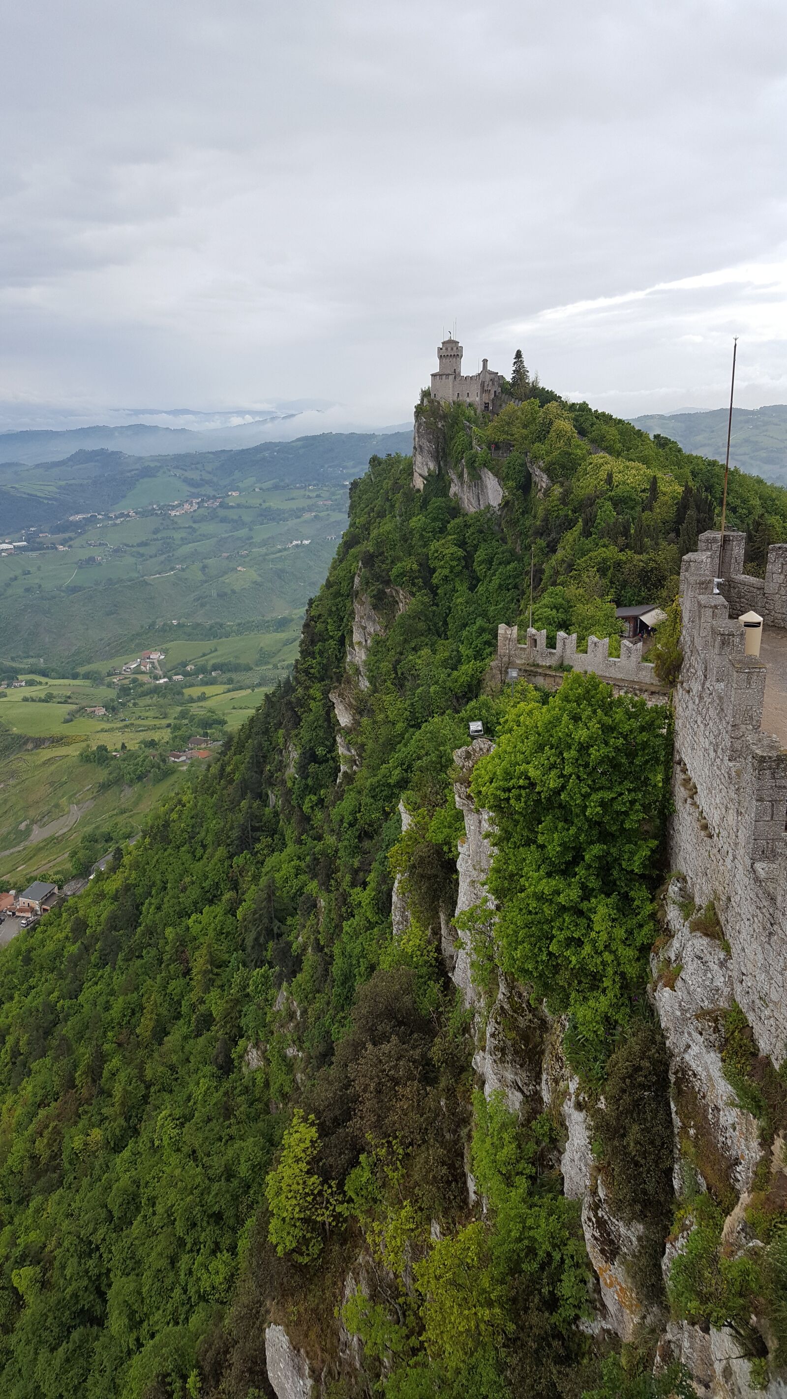 Samsung Galaxy S6 sample photo. San marino, landscape, cliff photography