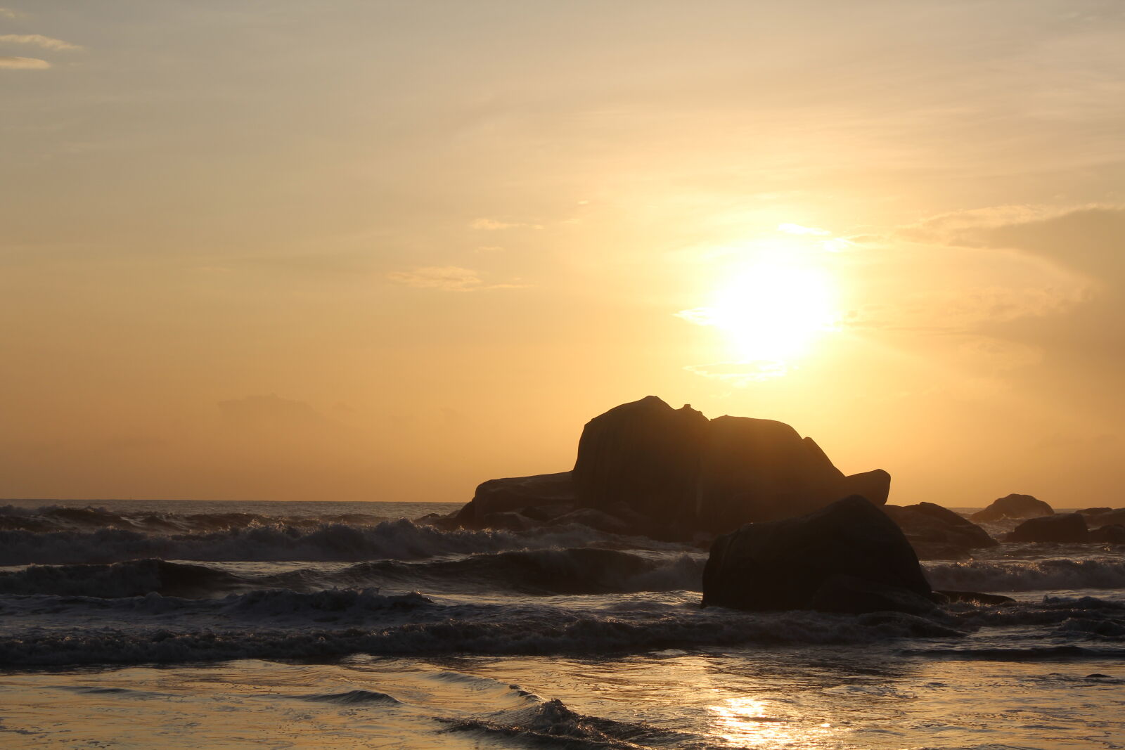 Canon EOS 600D (Rebel EOS T3i / EOS Kiss X5) sample photo. Beach, ocean, rocky, beach photography