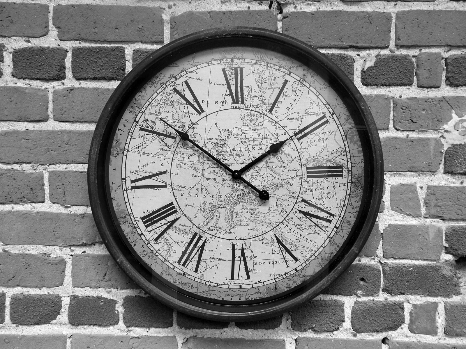 Nikon Coolpix P610 sample photo. Black, and, white, brick photography