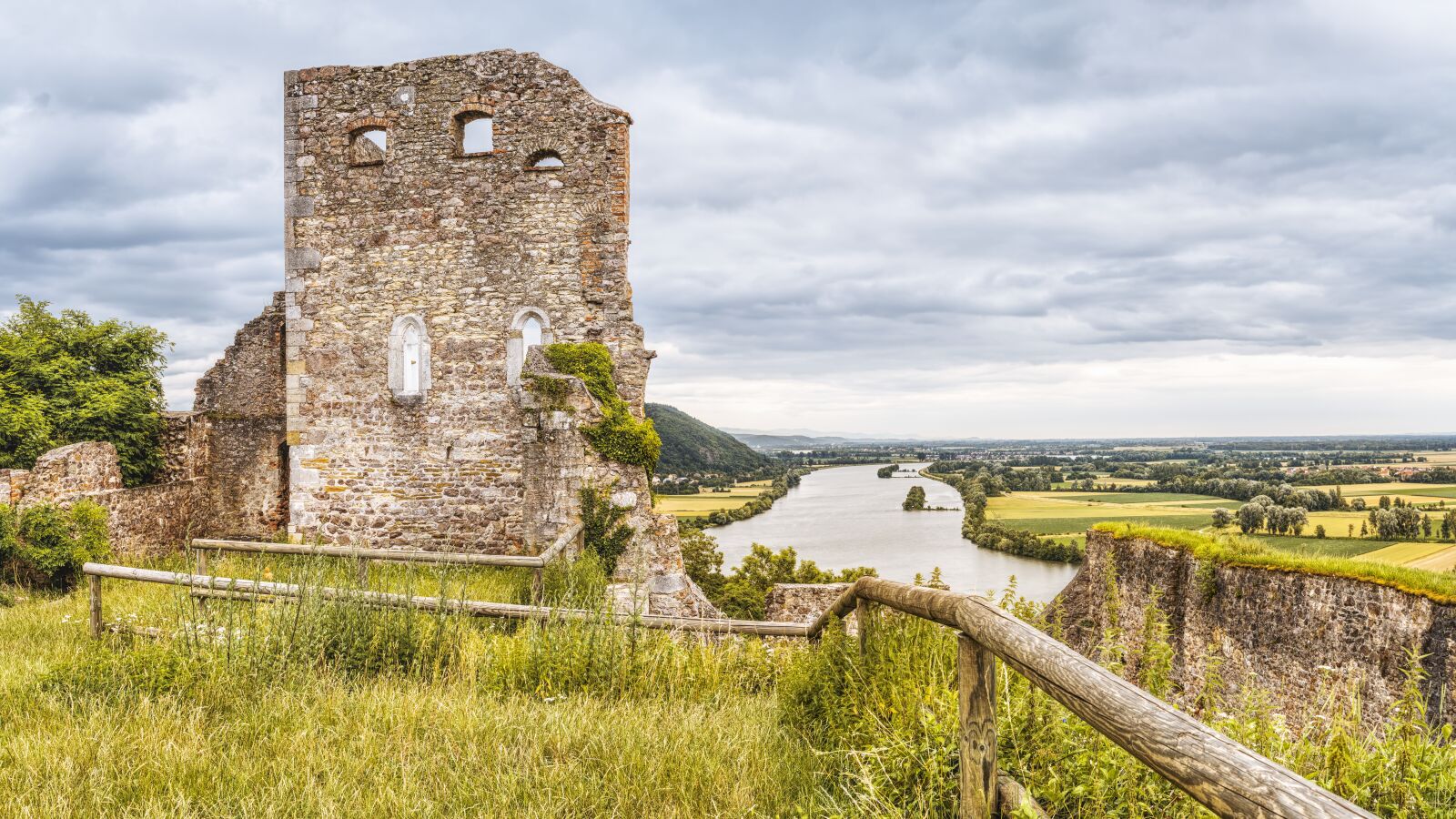 Sony a6300 + Sigma 30mm F2.8 EX DN sample photo. Burgruine, donaustauf, danube photography