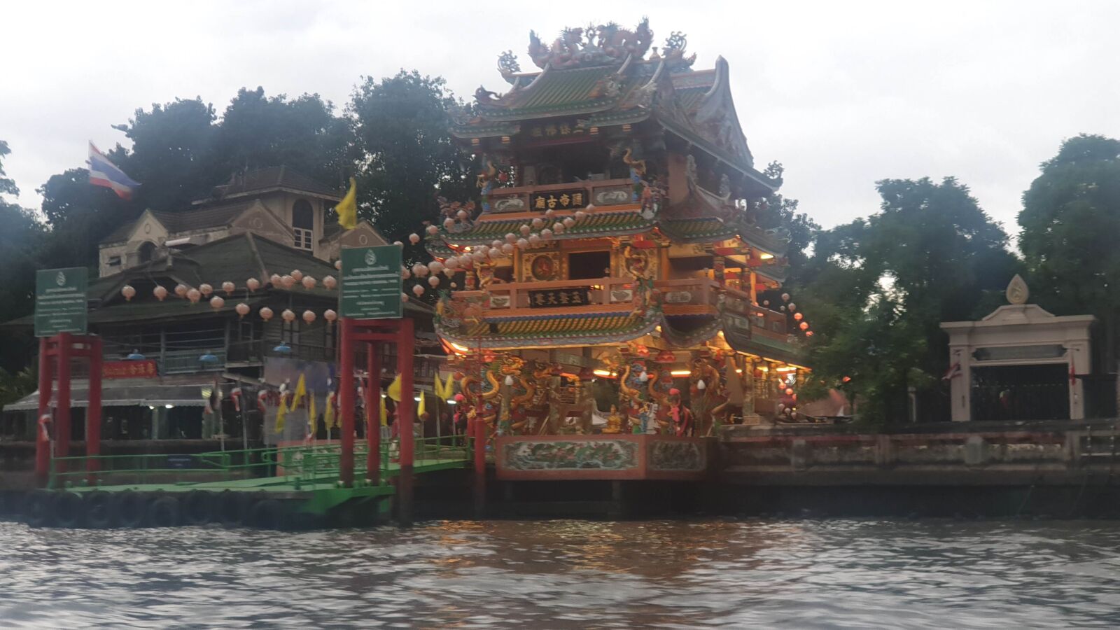 Samsung Galaxy S9+ sample photo. Bangkok, river, temple photography