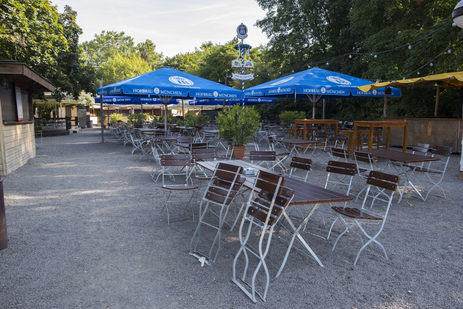 Fujifilm XF 18-55mm F2.8-4 R LM OIS sample photo. Beer garden, hofbr u photography