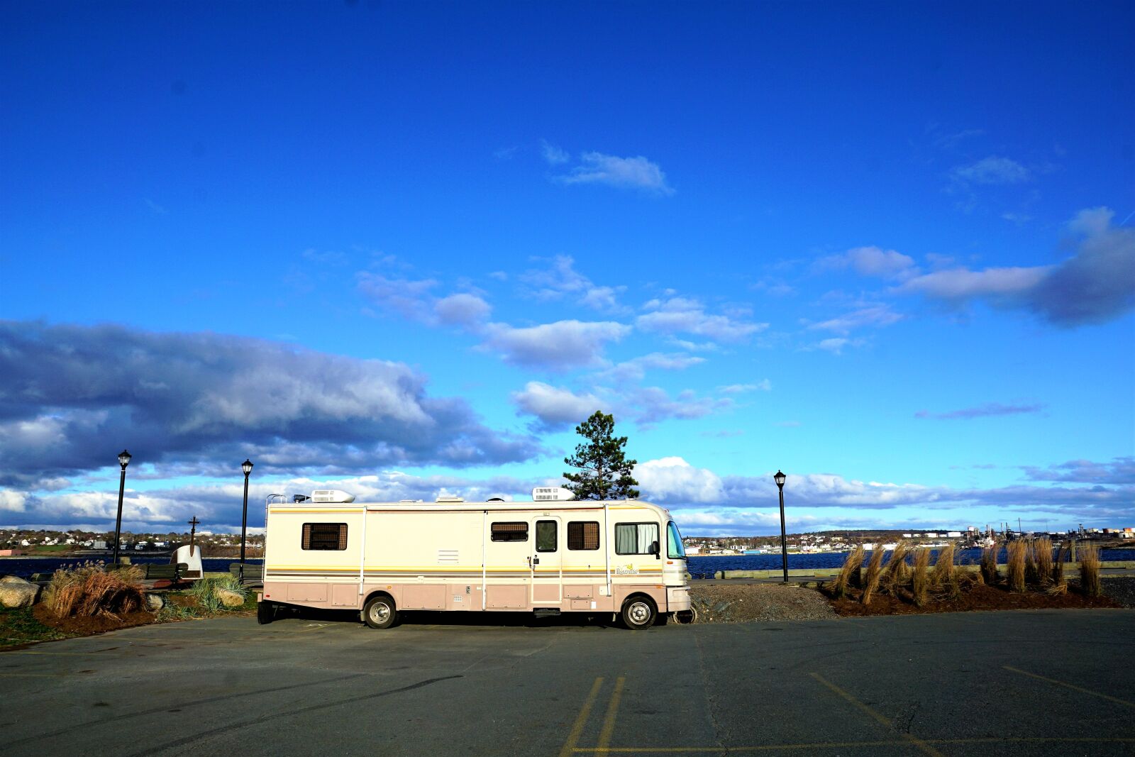 Sony ILCA-77M2 + Sony DT 16-50mm F2.8 SSM sample photo. Caravan, travel, canada photography