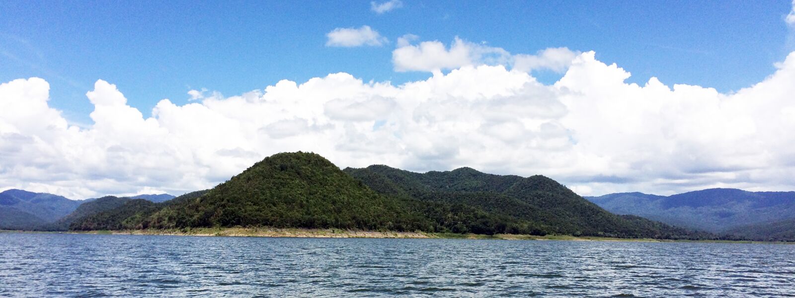 iPhone 5s back camera 4.15mm f/2.2 sample photo. Cloud, sky, sea photography