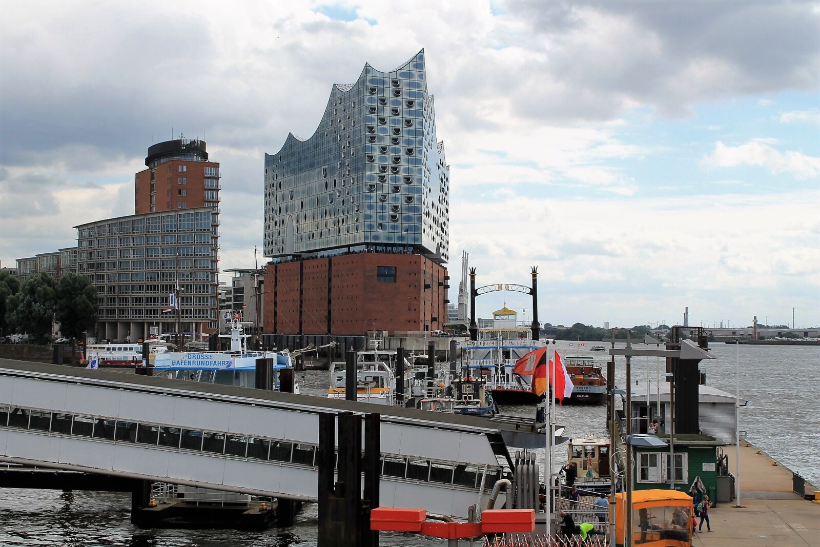 Canon EOS 1100D (EOS Rebel T3 / EOS Kiss X50) sample photo. Port, elbe philharmonic hall photography