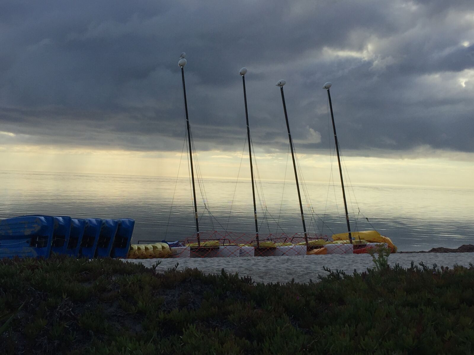 iPhone 6 Plus back camera 4.15mm f/2.2 sample photo. Sailing, beach, ocean photography