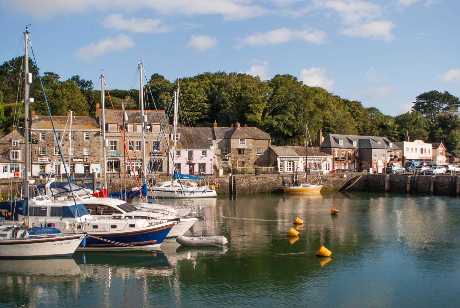 Sony Alpha DSLR-A200 sample photo. Water, boat, harbor photography