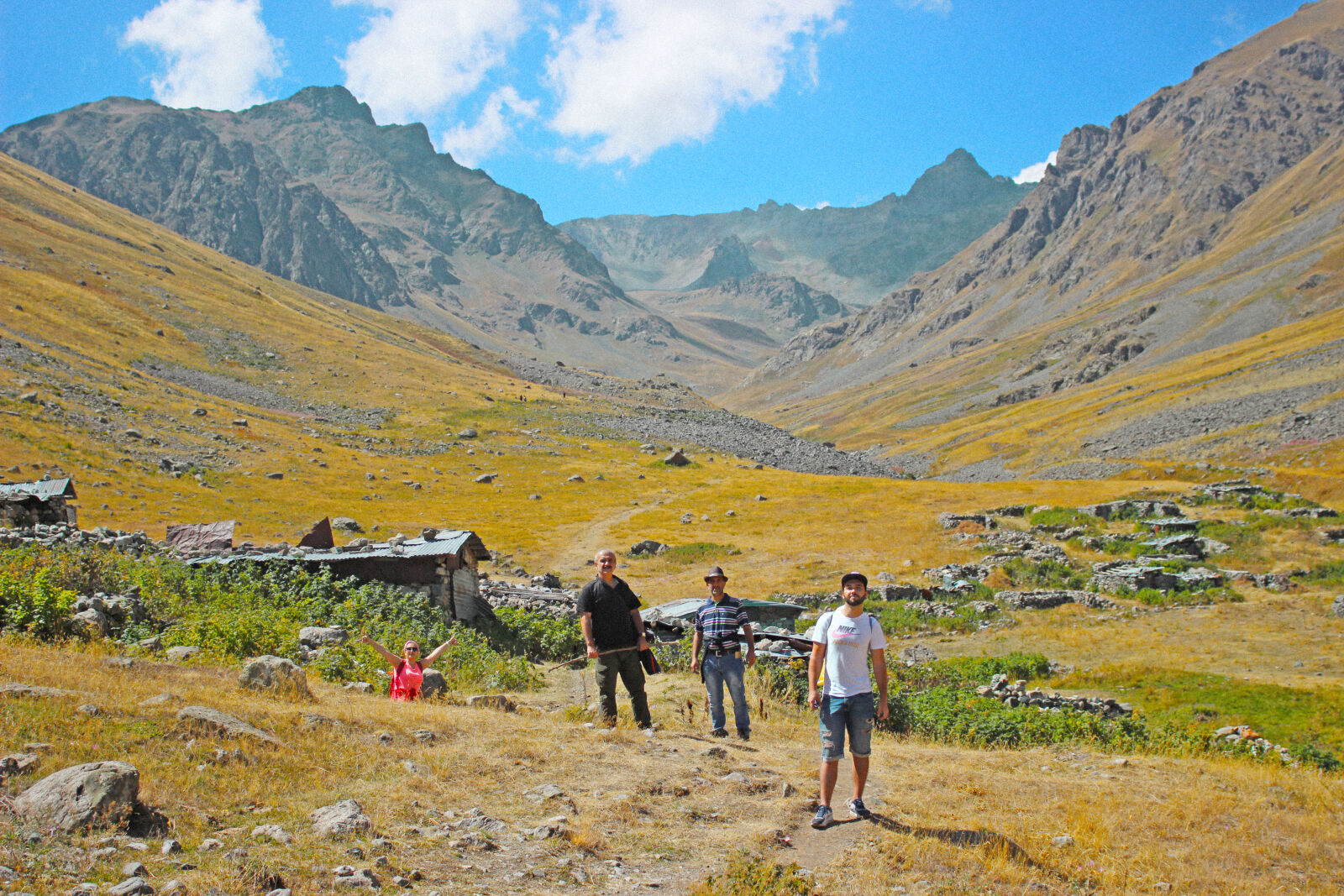 Canon EOS 600D (Rebel EOS T3i / EOS Kiss X5) + Canon EF-S 18-55mm F3.5-5.6 III sample photo. Artvin, cloud, four, horsemen photography