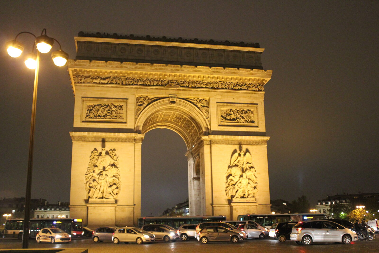 Canon EOS 550D (EOS Rebel T2i / EOS Kiss X4) sample photo. City, lit, up, at photography