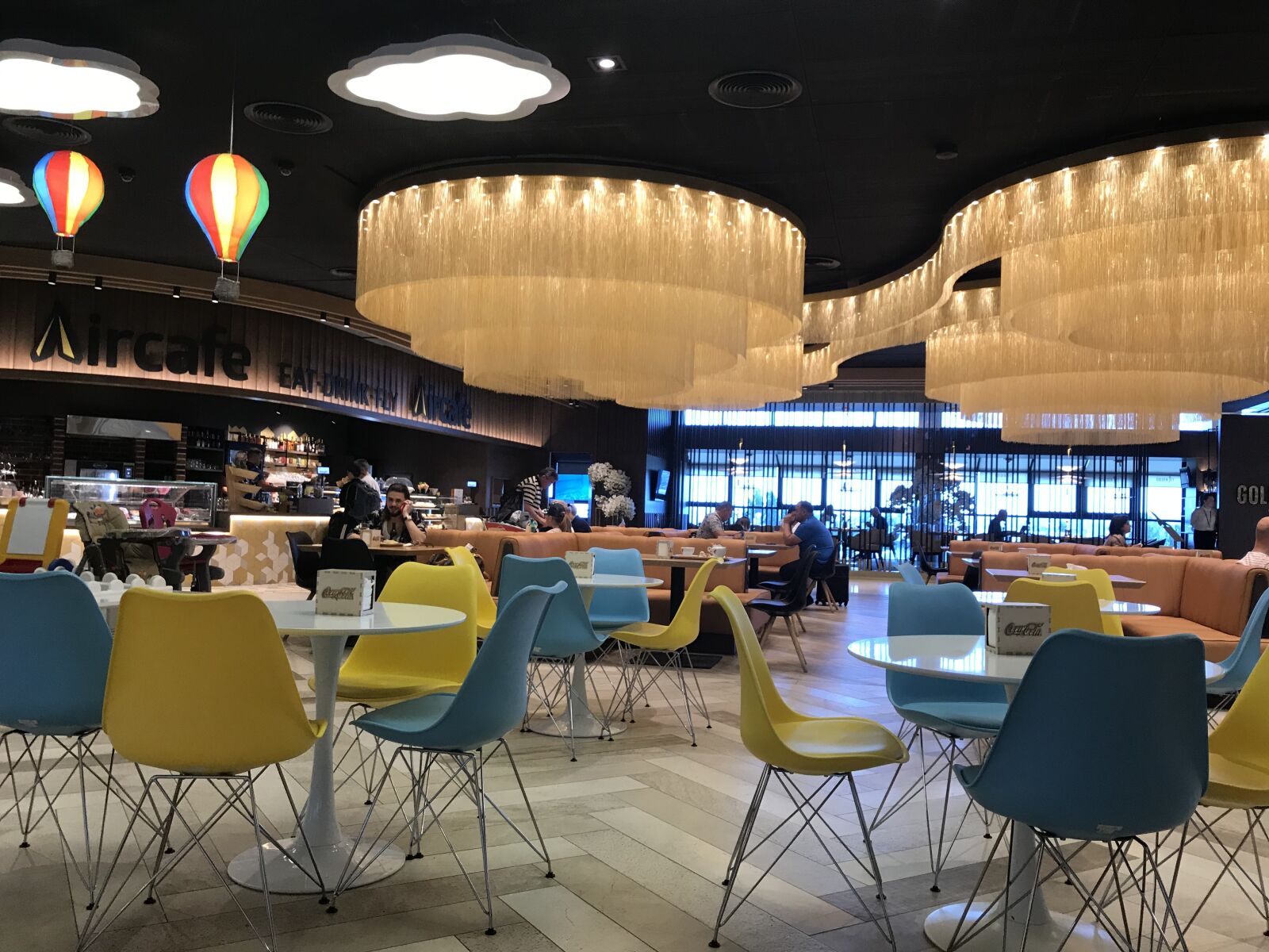iPhone 7 back camera 3.99mm f/1.8 sample photo. Airport, cafe, business photography
