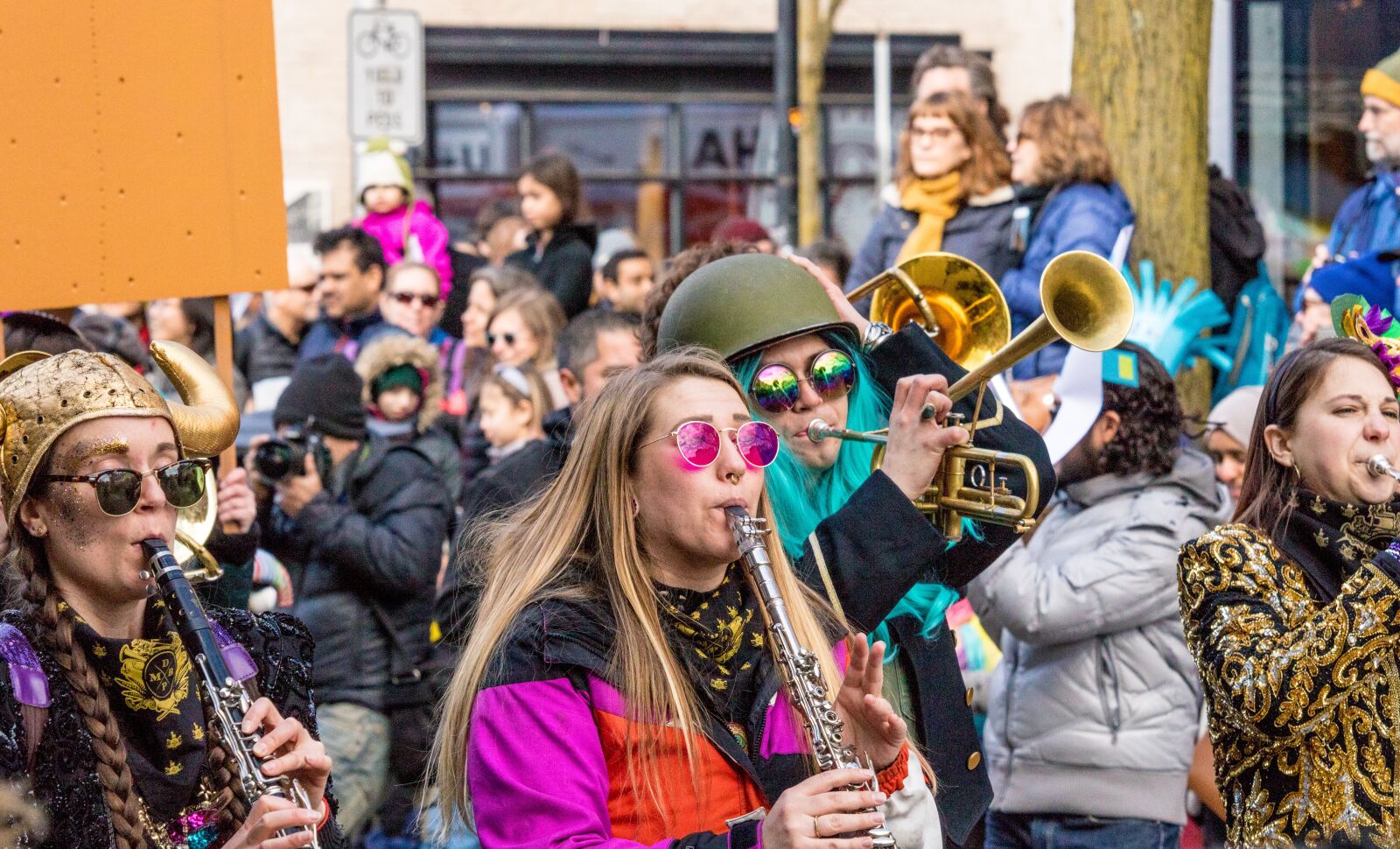 Canon EOS 750D (EOS Rebel T6i / EOS Kiss X8i) sample photo. Parade, musician, band photography