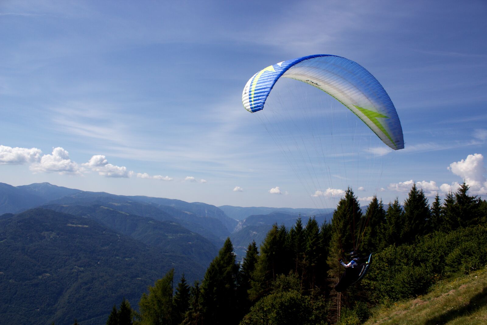 Canon EOS 1300D (EOS Rebel T6 / EOS Kiss X80) sample photo. Nature, paragliding, mountains photography