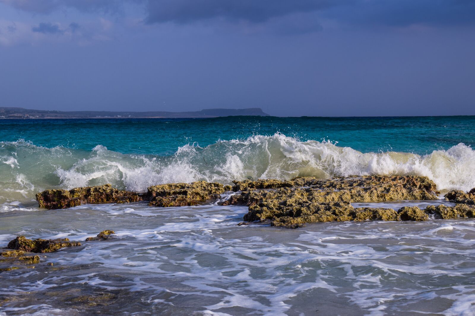 Nikon D3300 sample photo. Wave, smashing, foam photography