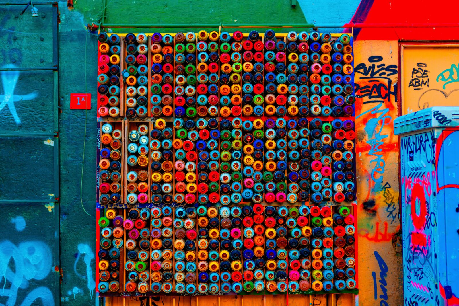Canon EOS 5D Mark III sample photo. Wall, paint, balantic photography
