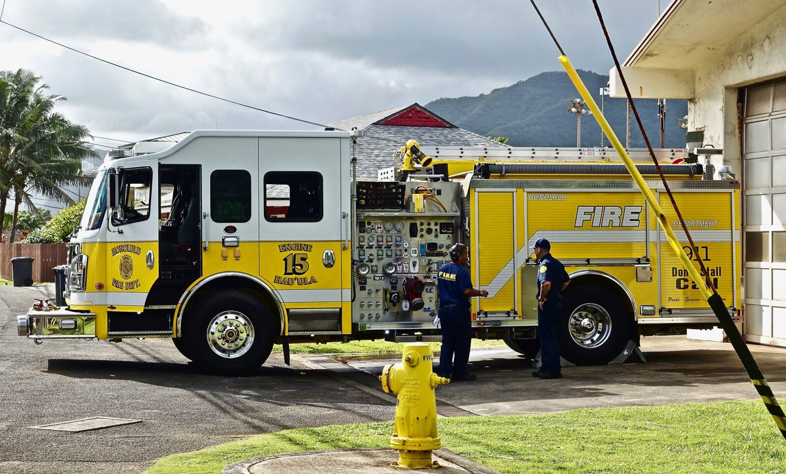 Sony Cyber-shot DSC-RX100 III sample photo. Firetruck, engine, emergency photography