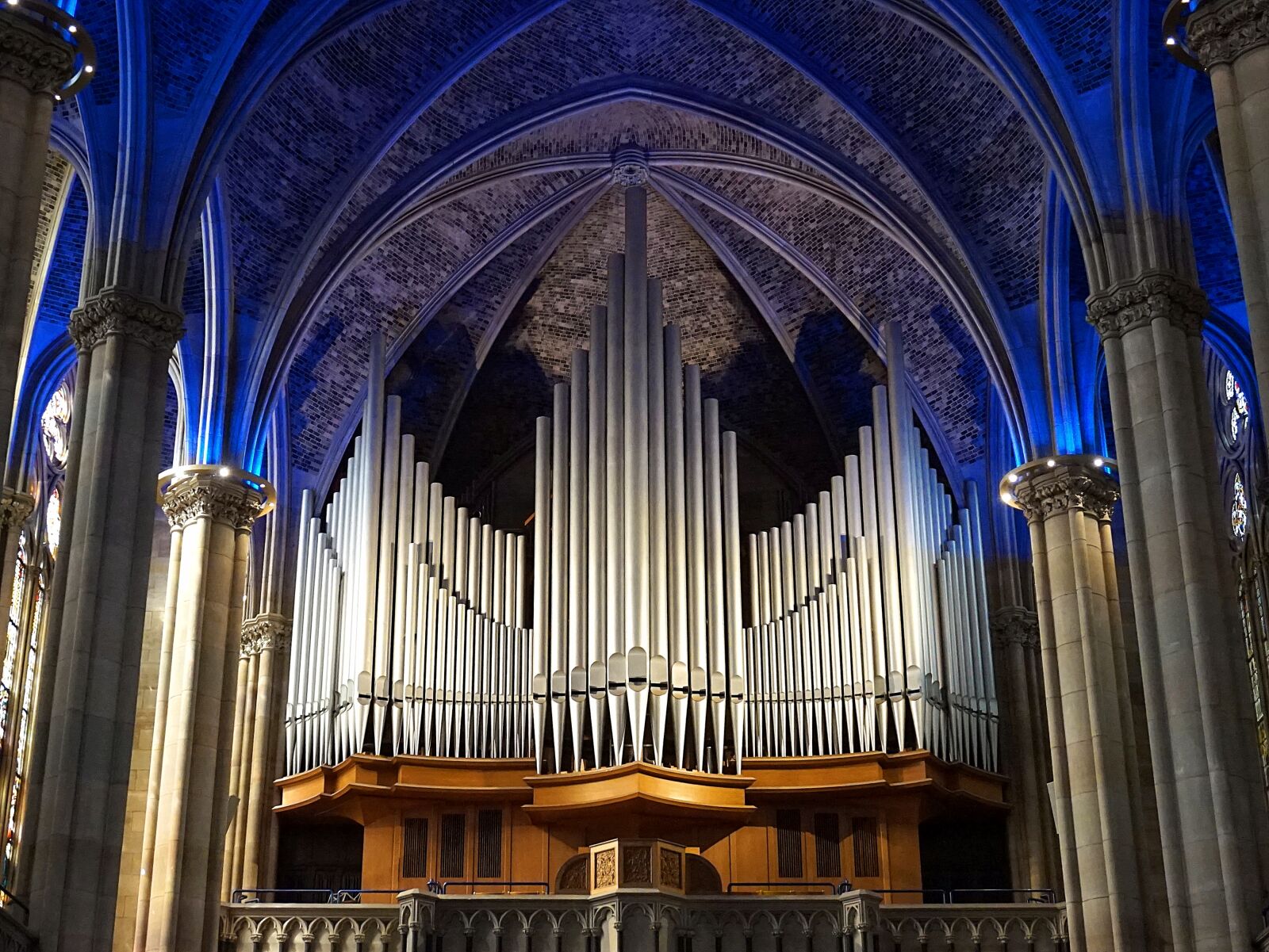Sony Alpha a5000 (ILCE 5000) sample photo. Organ, church, cathedral photography