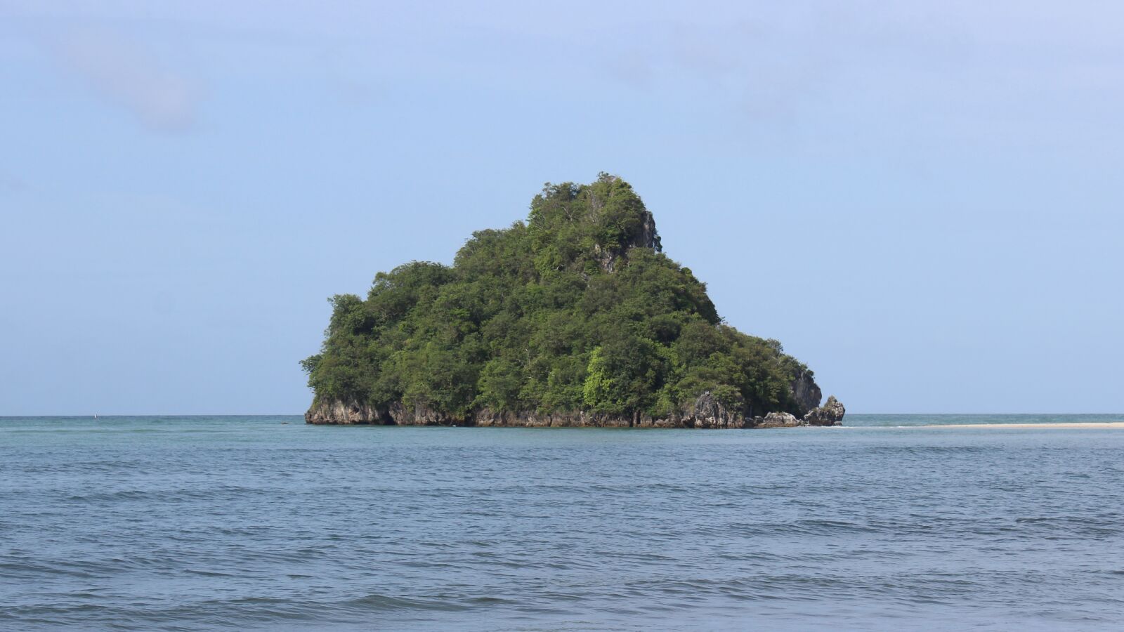 Canon EOS 600D (Rebel EOS T3i / EOS Kiss X5) sample photo. Island, ocean, isolated photography