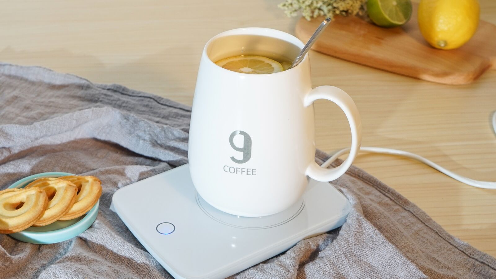 Sony a7 II + Sony FE 28-70mm F3.5-5.6 OSS sample photo. Heating cup, cup, fruit photography