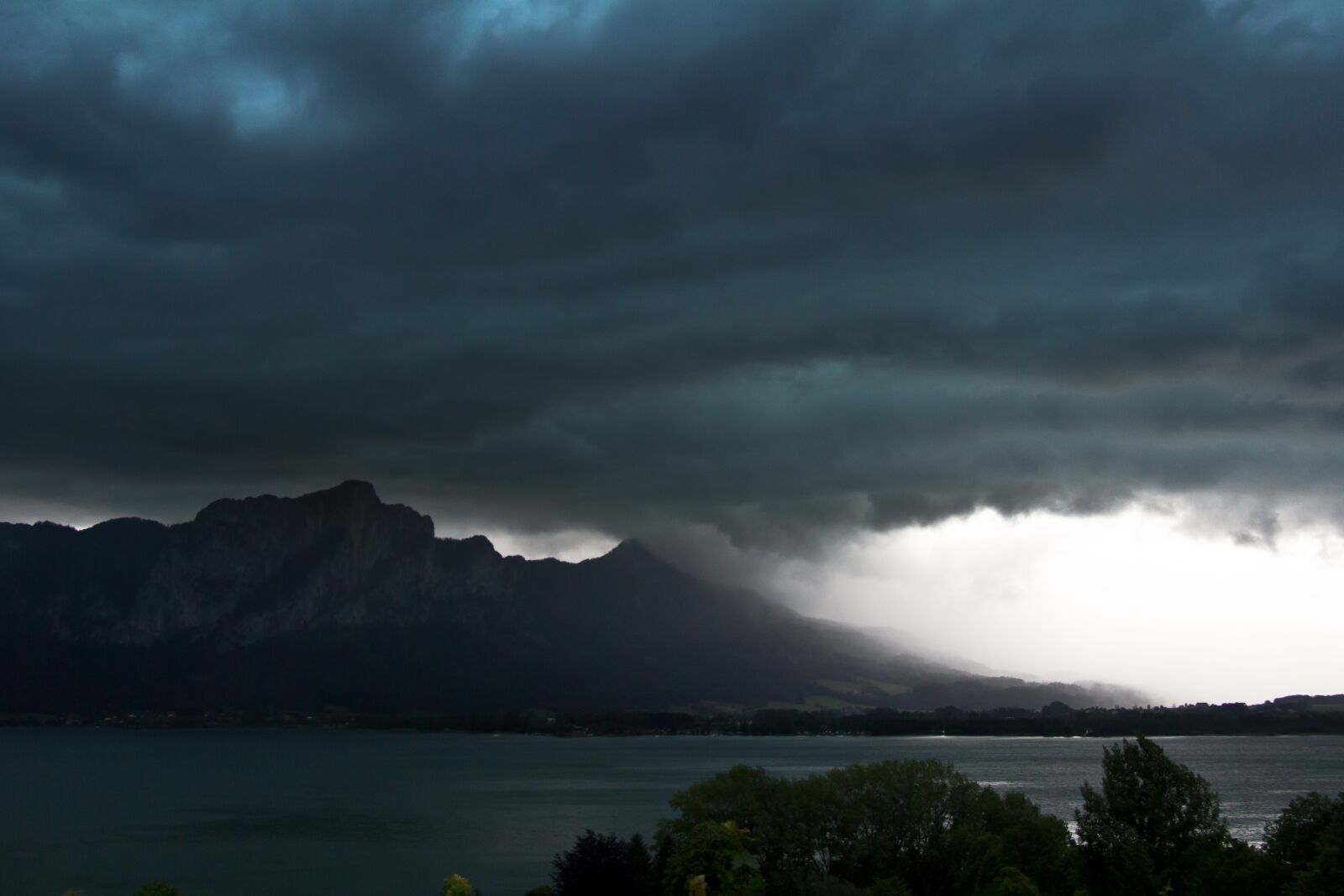 Canon EF-S 17-85mm F4-5.6 IS USM sample photo. Storm, thunderstorm, lake photography