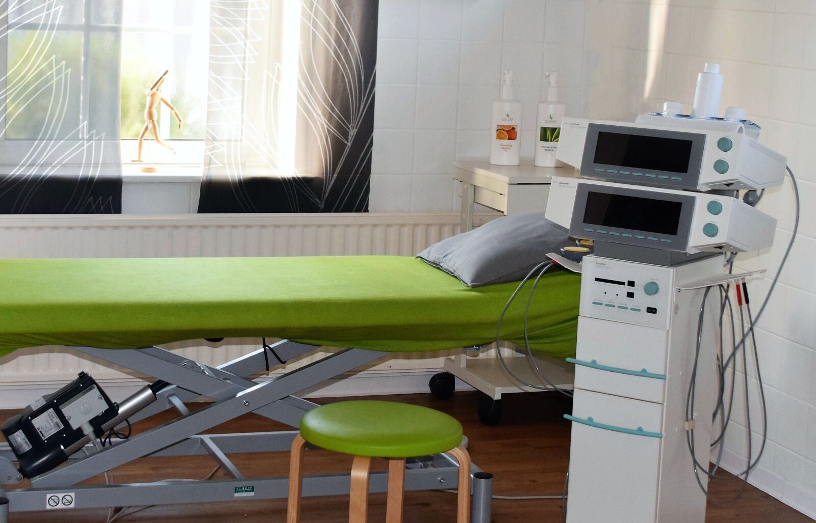 Nikon D3300 sample photo. Physiotherapy, electro-therapy, practice photography