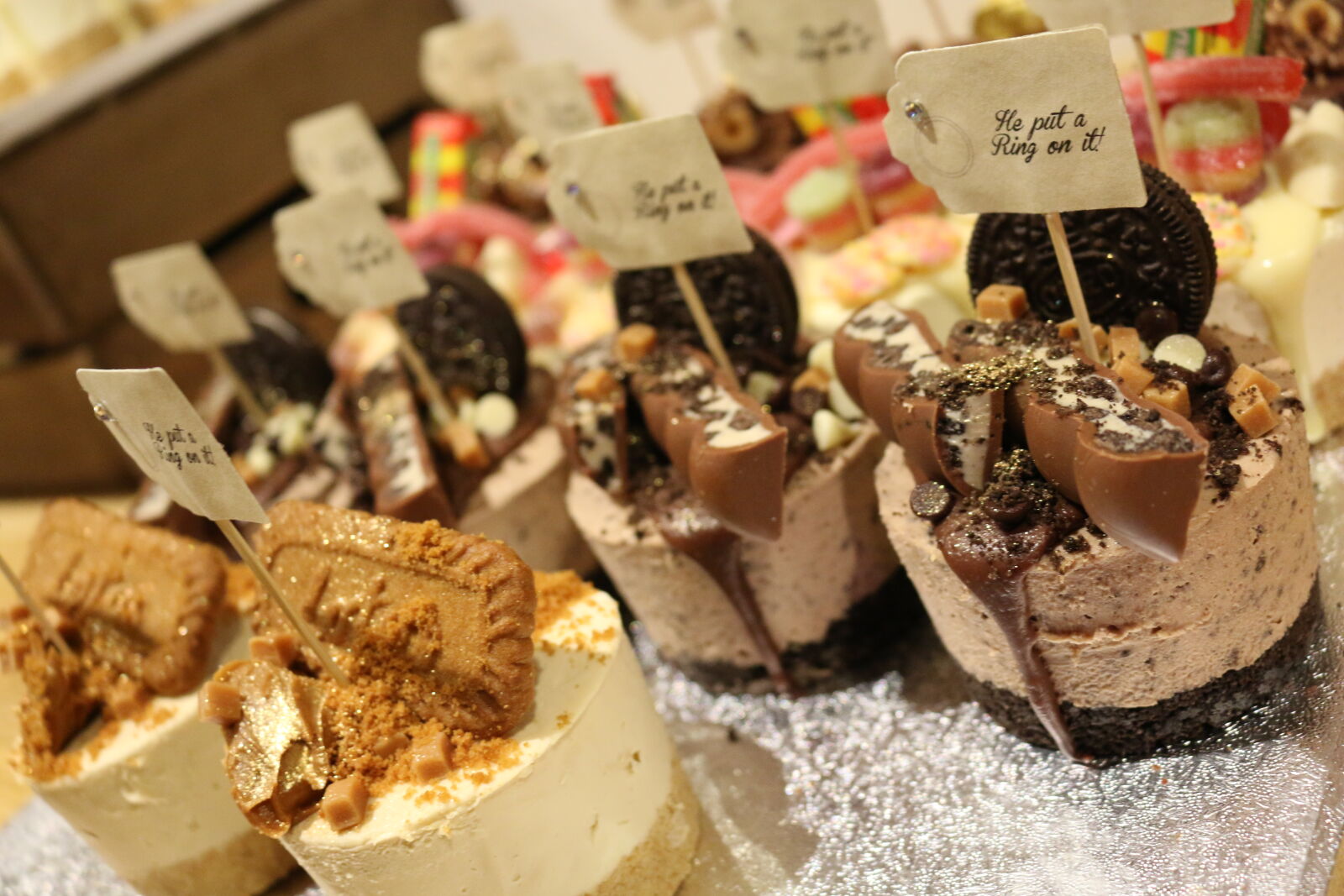 Canon EOS 70D + Canon EF-S 18-55mm F3.5-5.6 IS STM sample photo. Cake photography