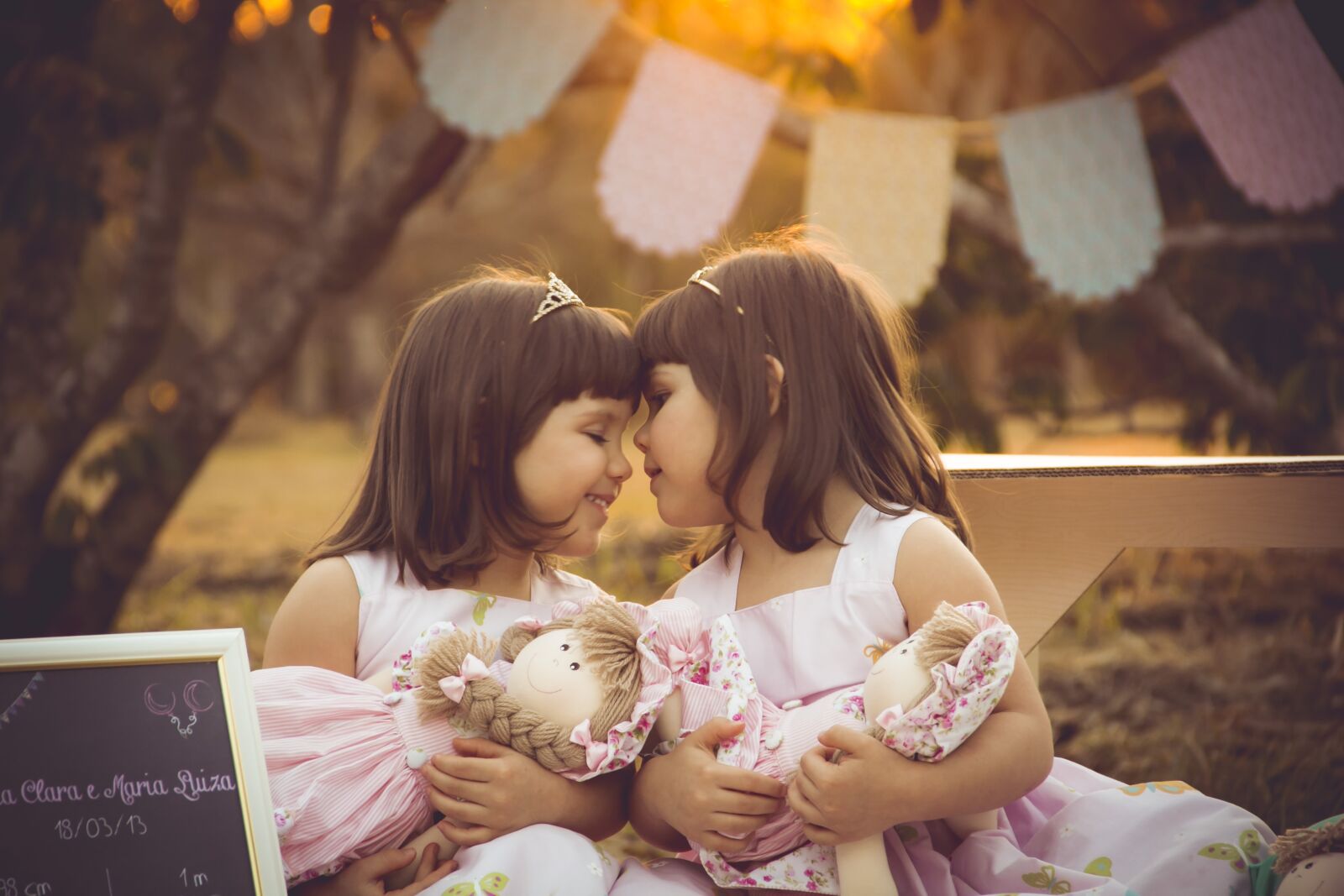 Canon EF-S 18-135mm F3.5-5.6 IS sample photo. Twins, girls, girl photography