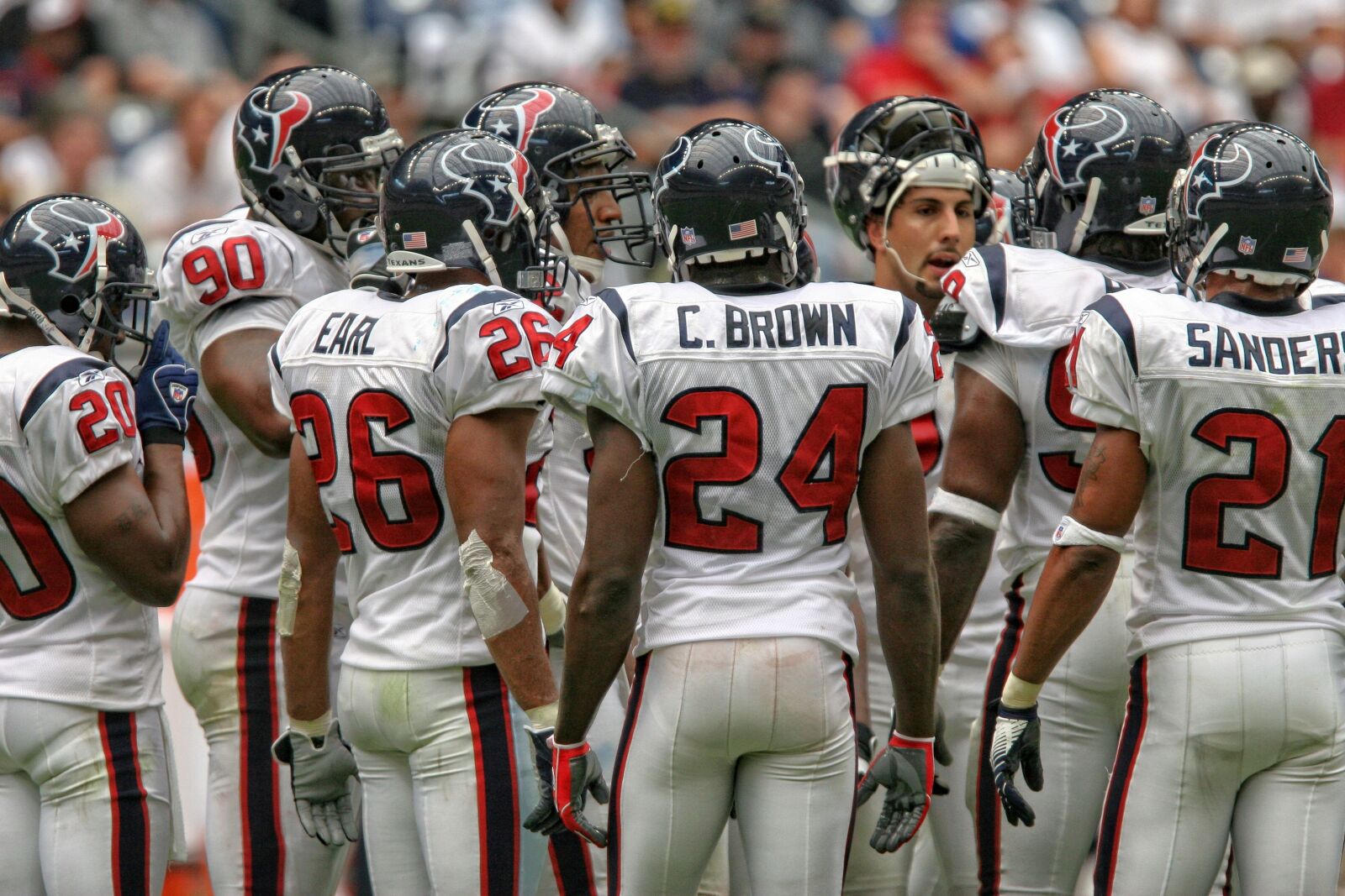 Canon EOS 20D sample photo. Football team, professional, huddle photography