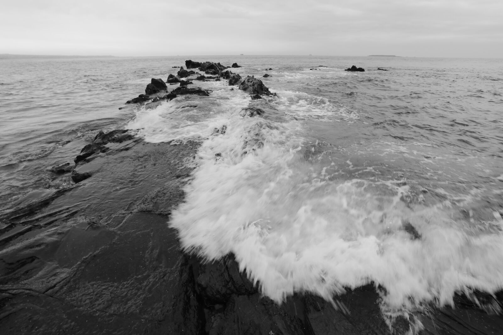 Canon EOS 5D Mark IV + Canon EF 17-40mm F4L USM sample photo. Waves, sea, beach photography
