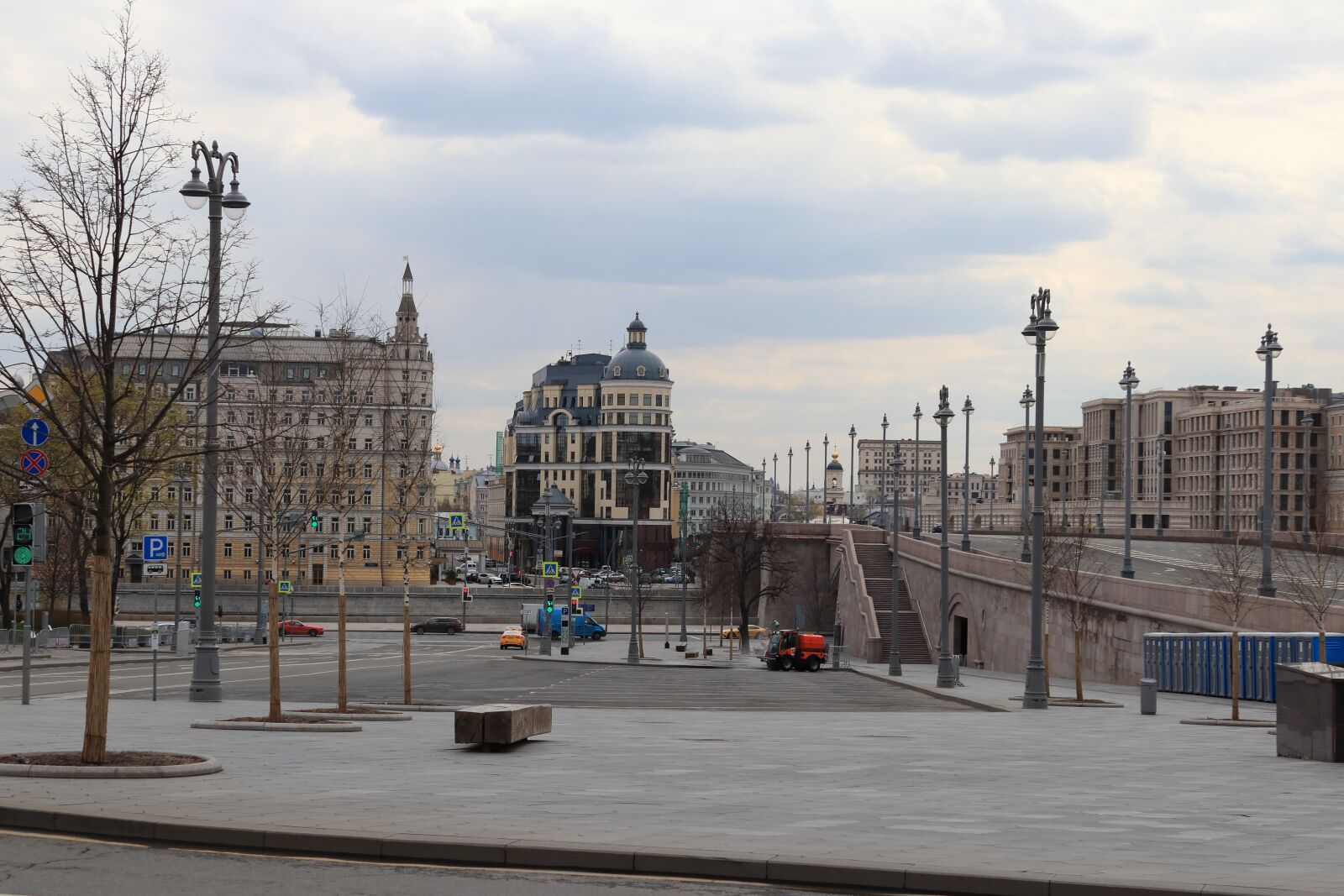 Canon EOS 77D (EOS 9000D / EOS 770D) sample photo. Moscow, isolation, void photography