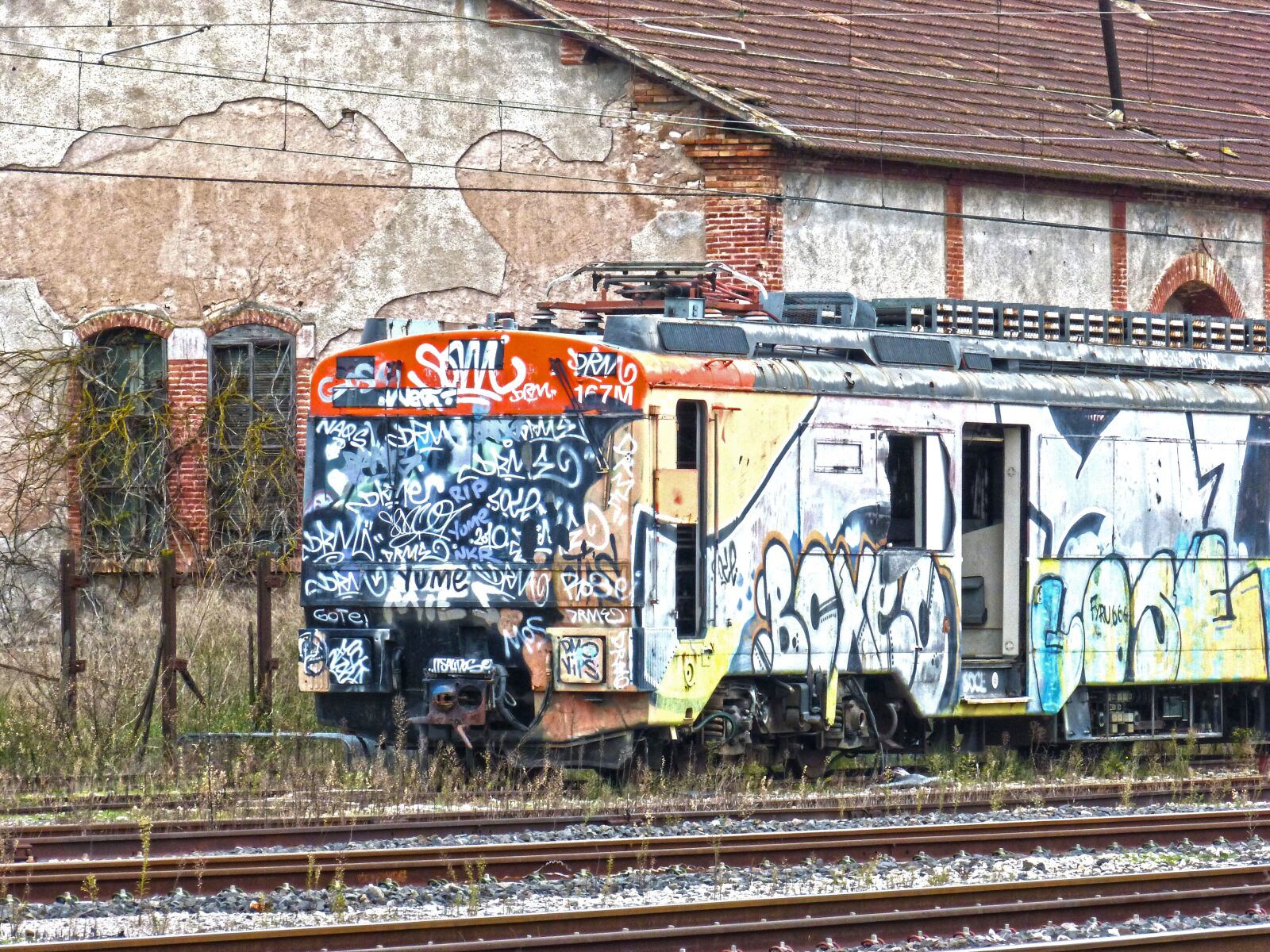Panasonic DMC-FZ62 sample photo. Train, comboy, graffiti photography