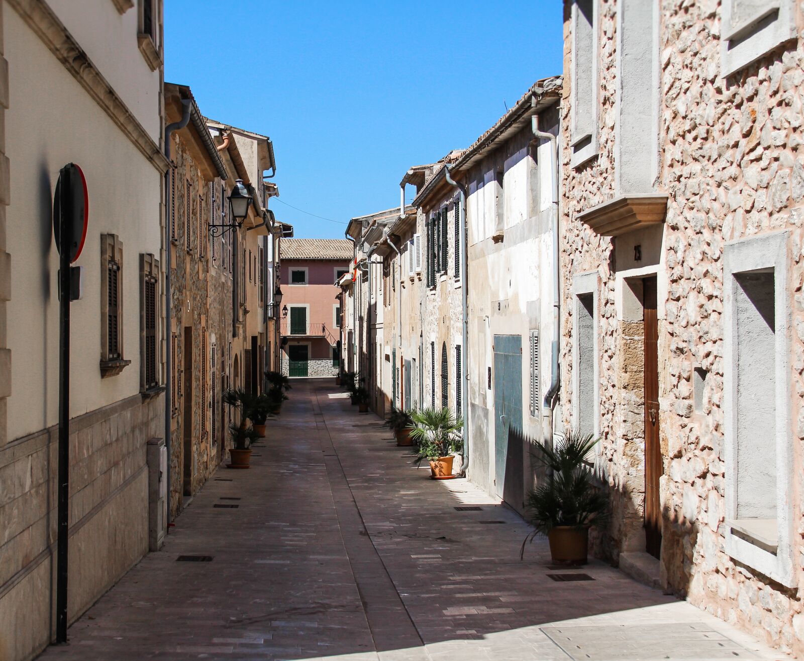 Canon EOS 700D (EOS Rebel T5i / EOS Kiss X7i) sample photo. Road, village, architecture photography