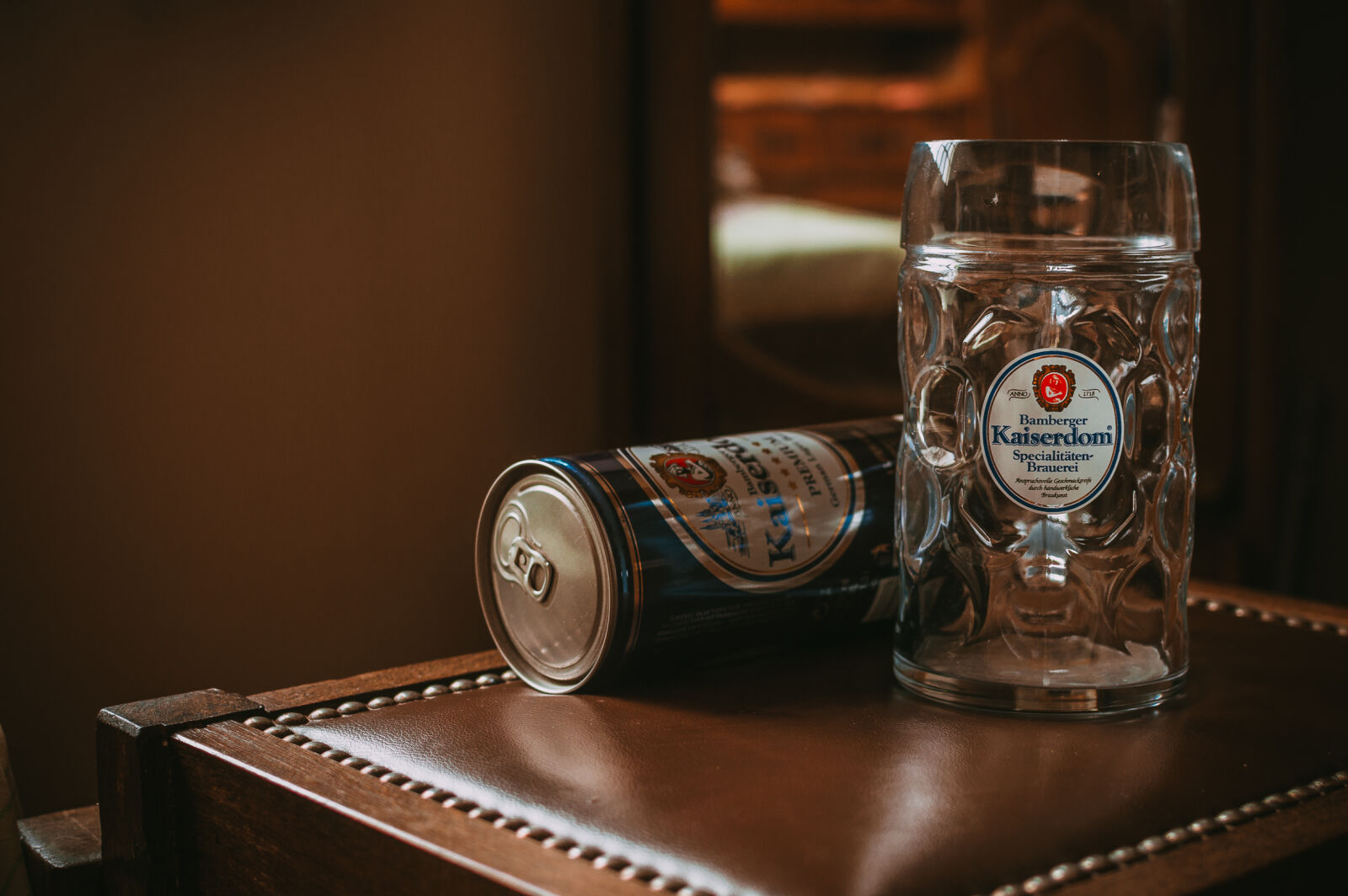 Nikon D3200 + Nikon AF-S DX Nikkor 35mm F1.8G sample photo. Mug, glass, beer, lighting photography