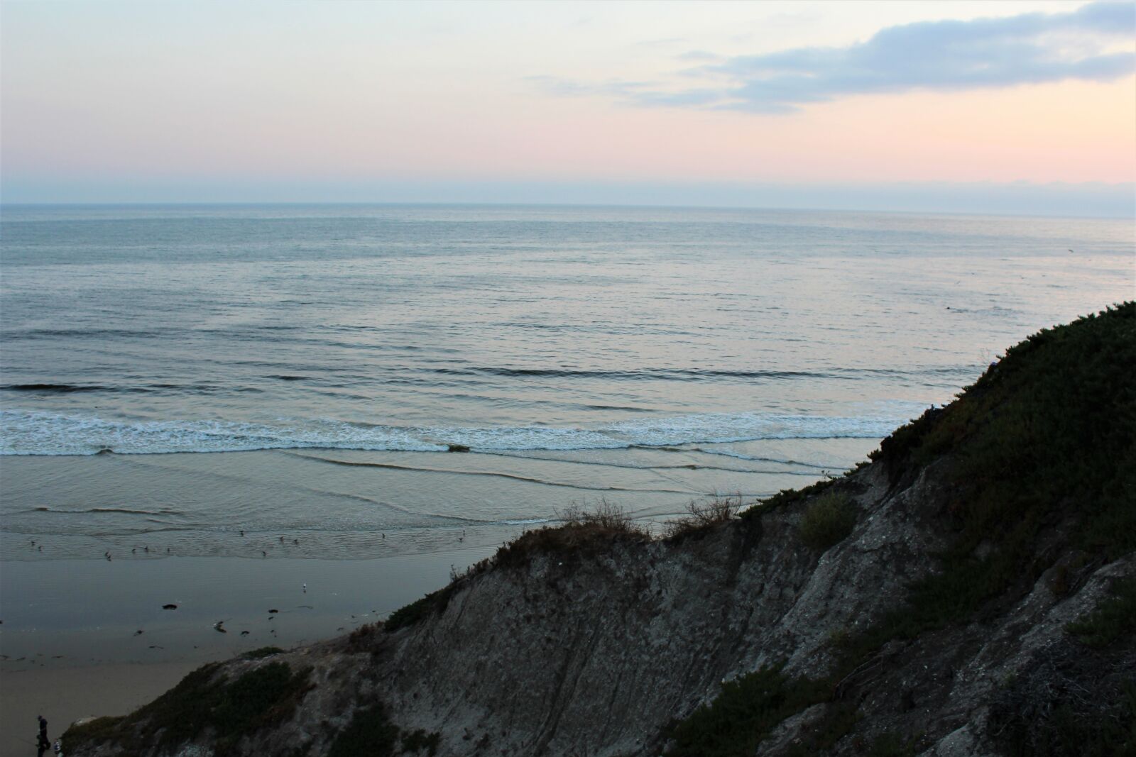 Canon EOS 1200D (EOS Rebel T5 / EOS Kiss X70 / EOS Hi) sample photo. Cliff, beach, sand photography