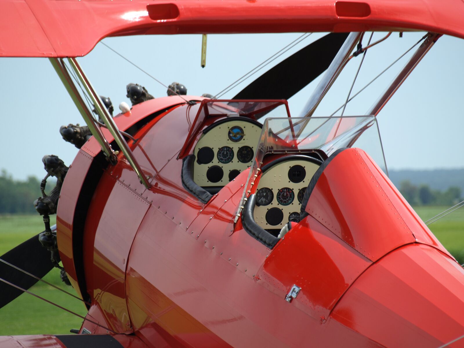 Olympus E-510 (EVOLT E-510) sample photo. Double decker, oldtimer, flying photography