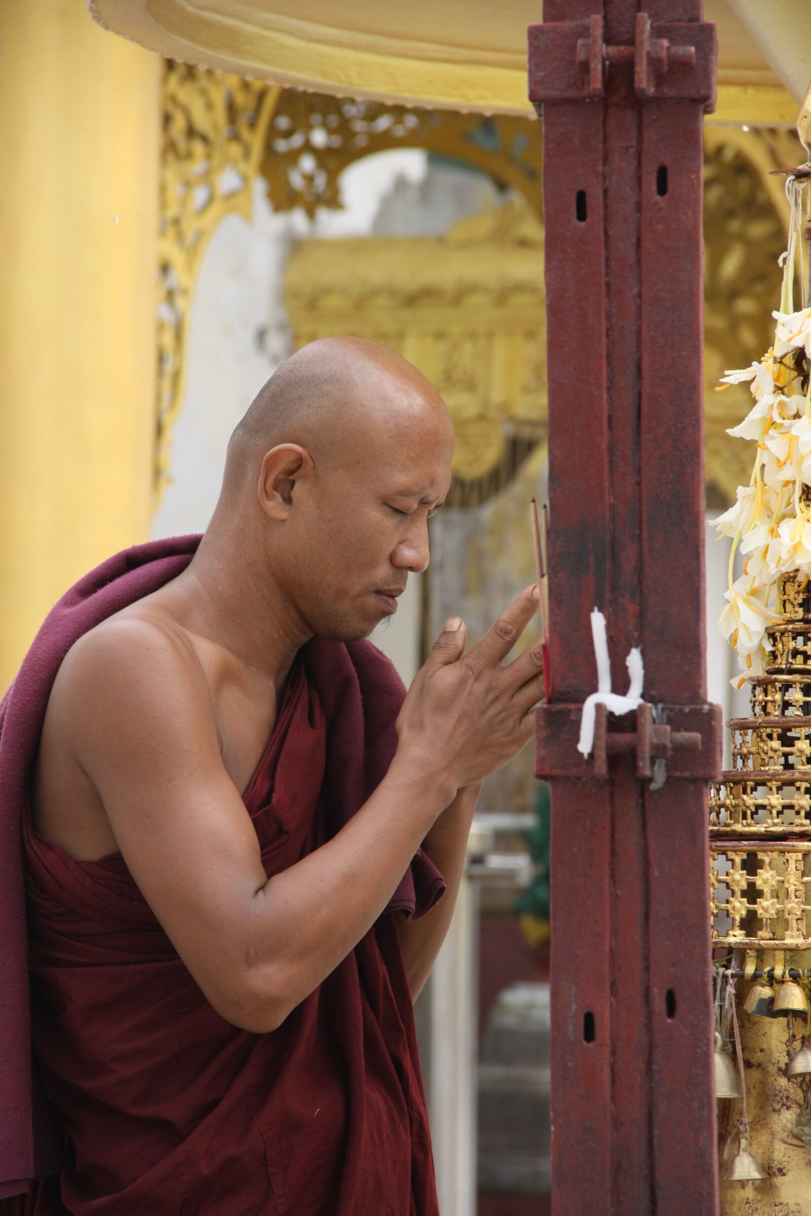 Canon EOS 50D sample photo. Myanmar monks, shwedagon, rangoon photography