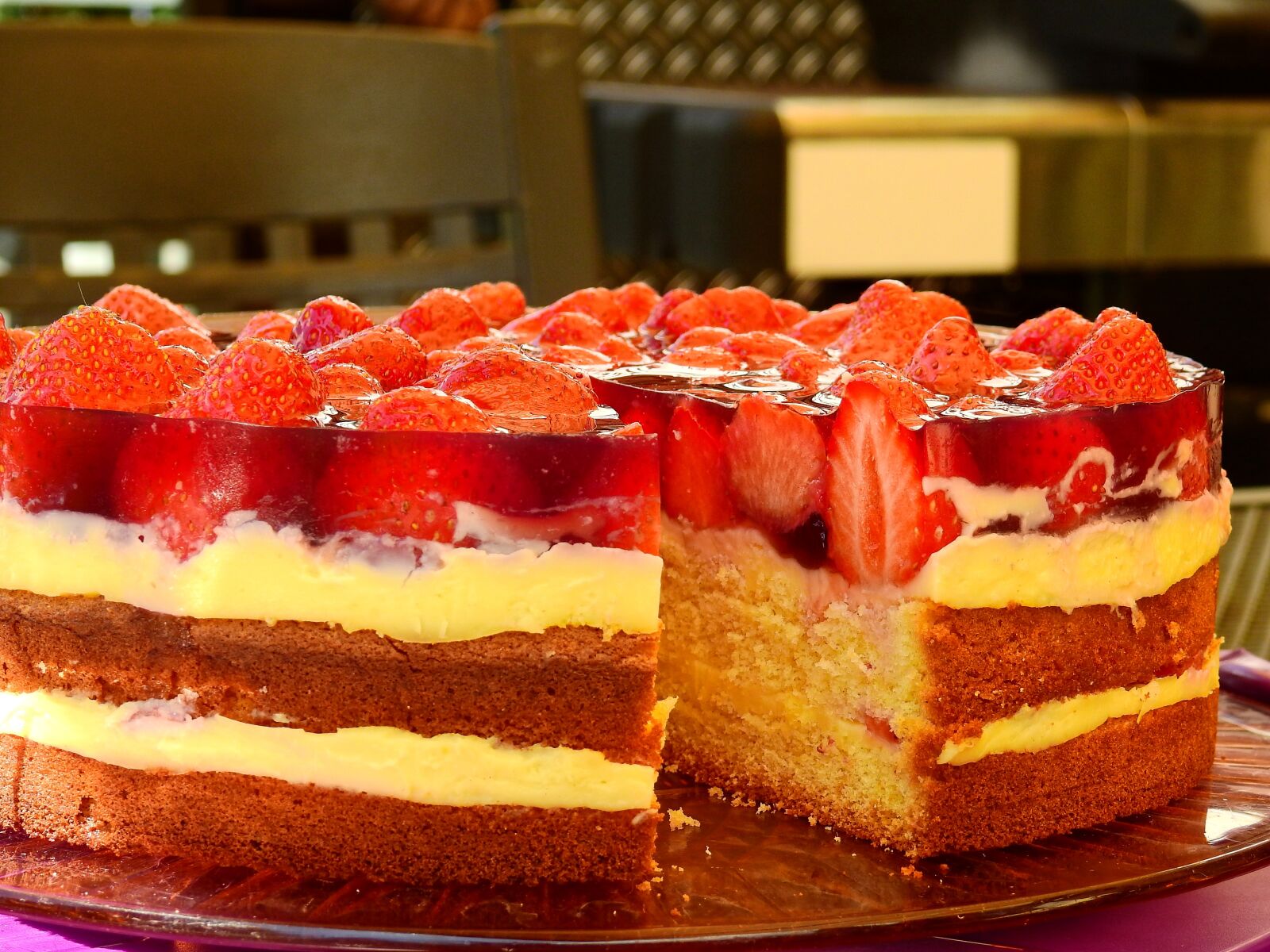 Nikon Coolpix P900 sample photo. Cake, strawberry cake, strawberry photography
