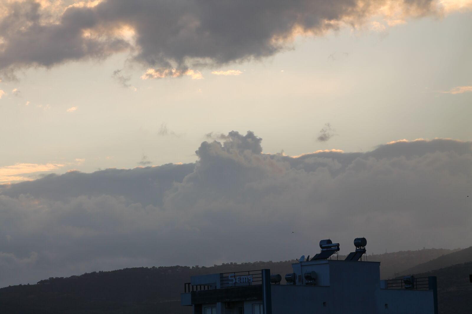 Canon EOS 1100D (EOS Rebel T3 / EOS Kiss X50) + Canon EF75-300mm f/4-5.6 sample photo. Cloud, white, sky photography